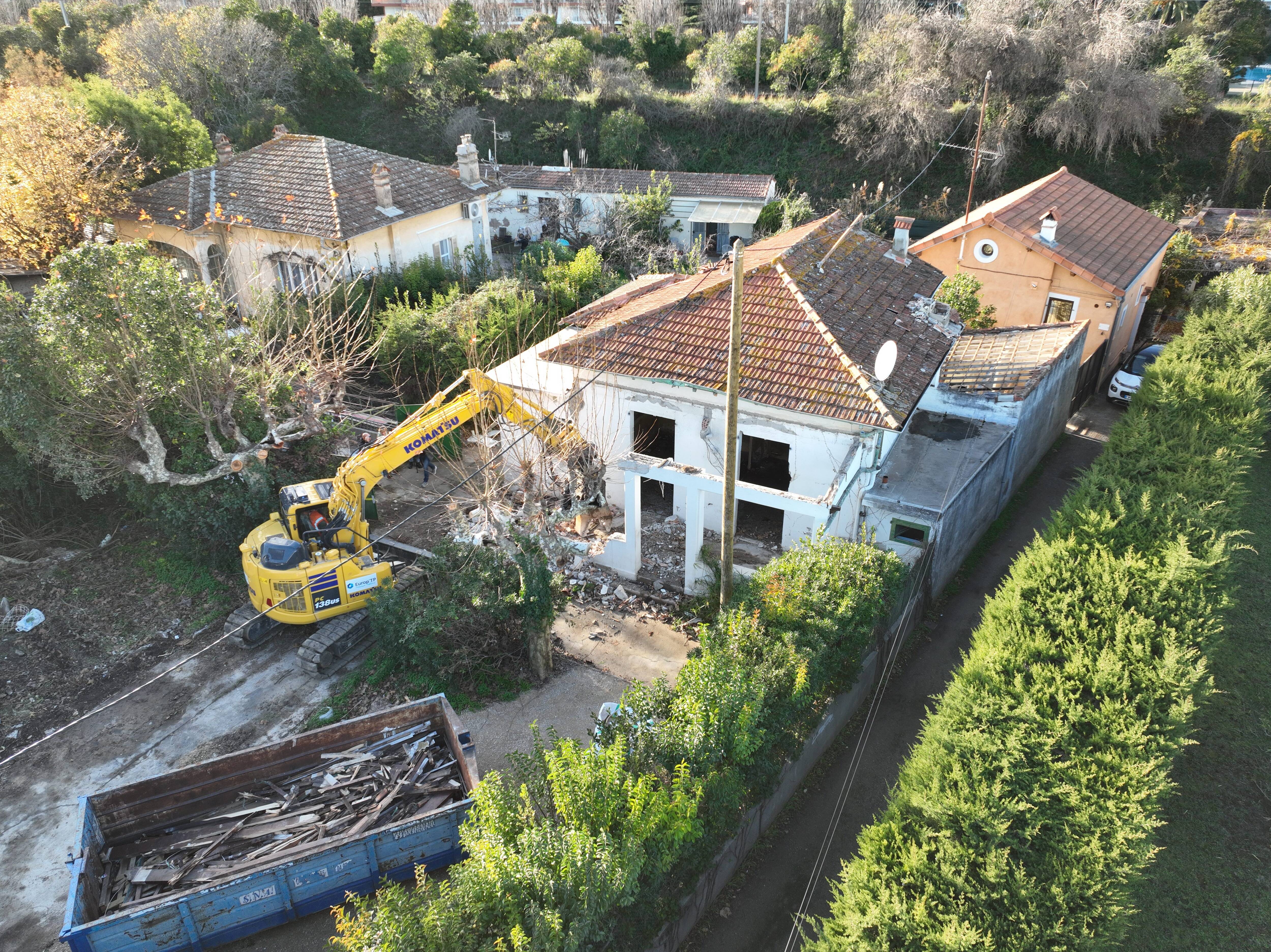 Elles ont coûté plus de 4 millions d'euros à la Ville: cinq maisons en zone inondable en cours de destruction à Mandelieu