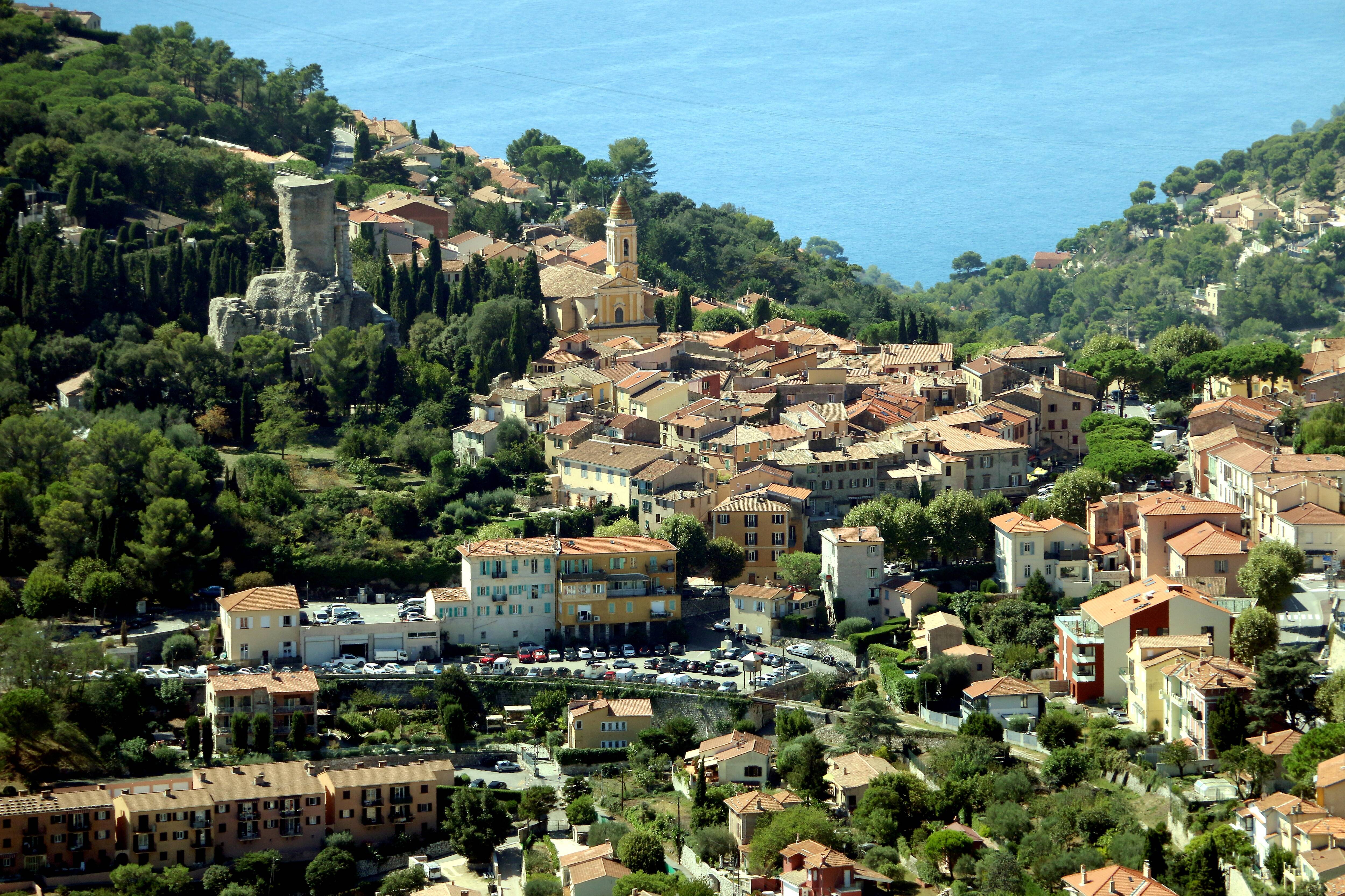 Avec les premiers panneaux photovoltaïques sur les toits de ses bâtiments communaux, La Turbie veut devenir autonome en électricité