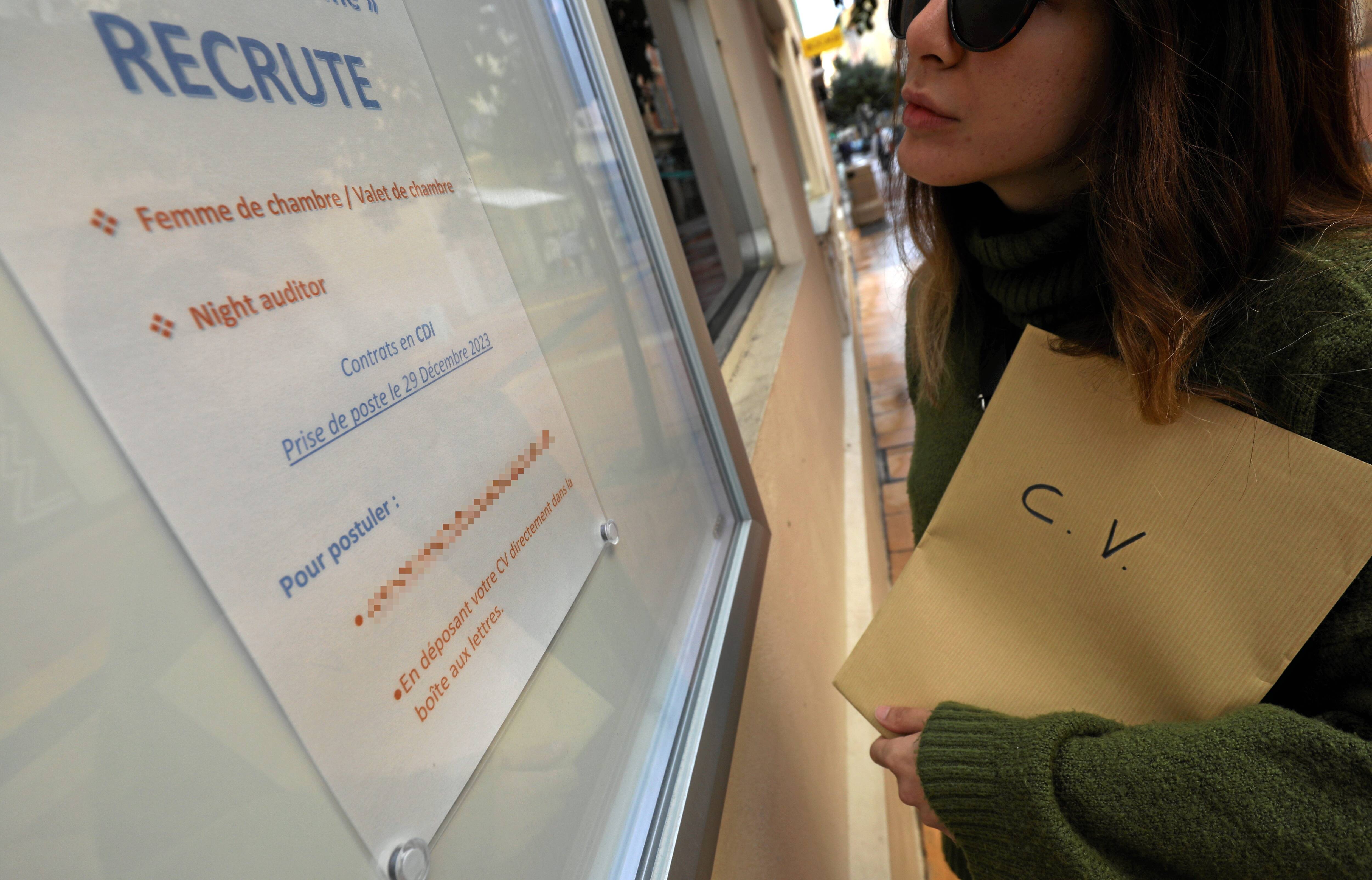 "Je travaille mais je ne vois pas la couleur de mon argent": à Menton, les jeunes actifs entre attentes et réalité