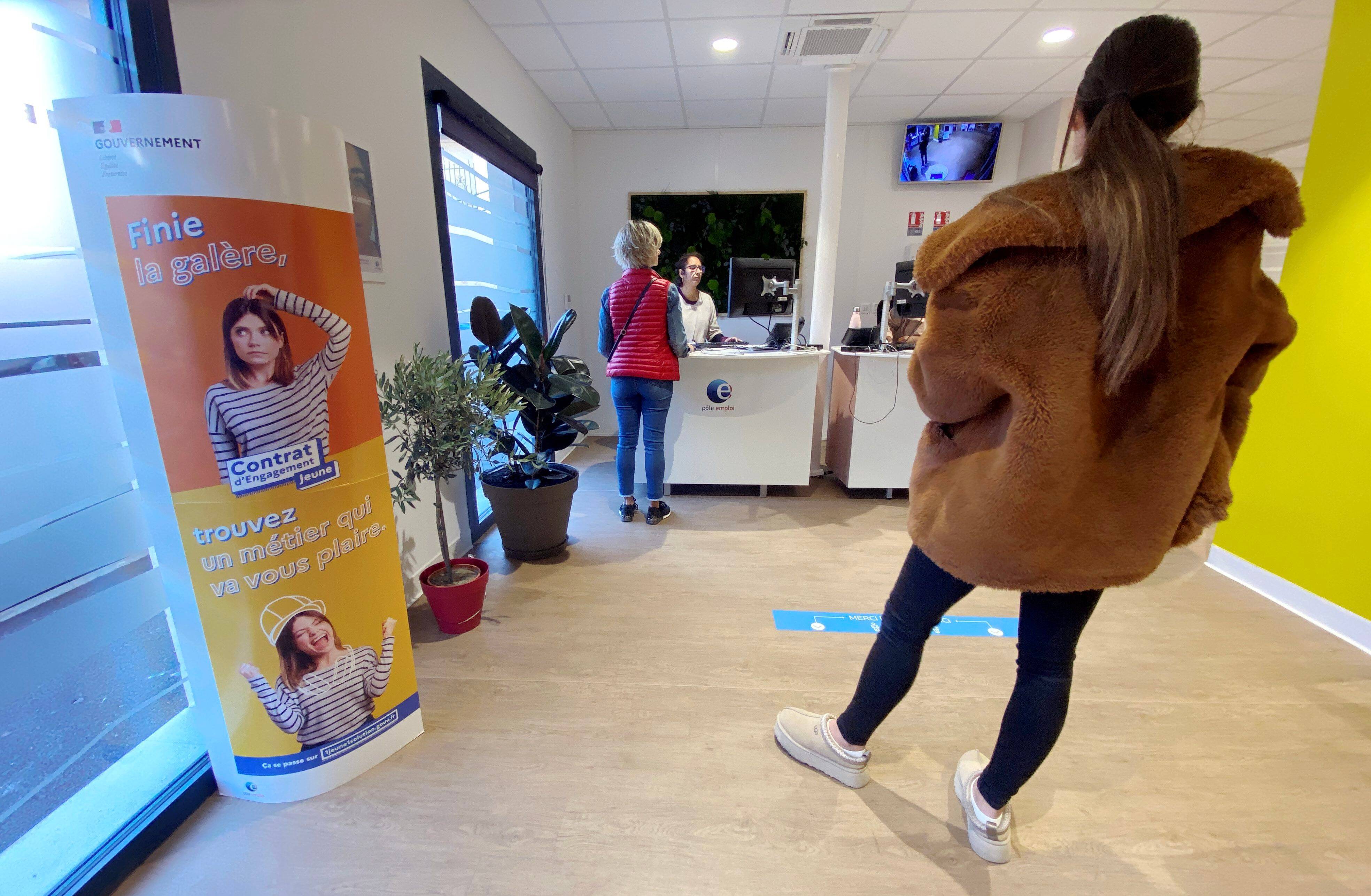 "Ici, nous valorisons leur candidature": comment l'agence Pôle Emploi de Menton aide les jeunes à entrer sur le marché du travail