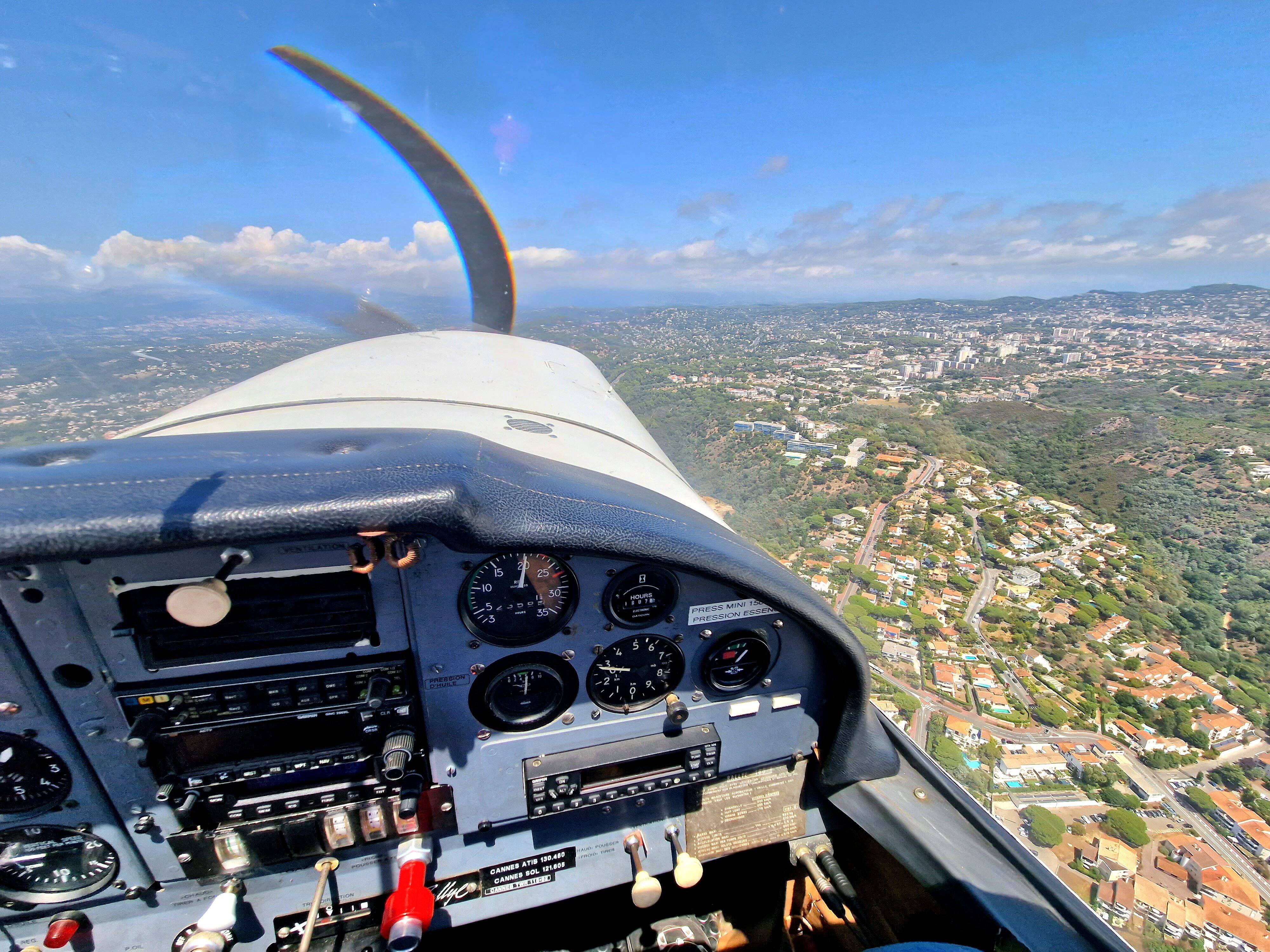 "Cet arrêté est insuffisant pour réguler les vols à basse altitude": inquiet, le président de l'agglo de Cannes Lérins appelle à durcir le ton