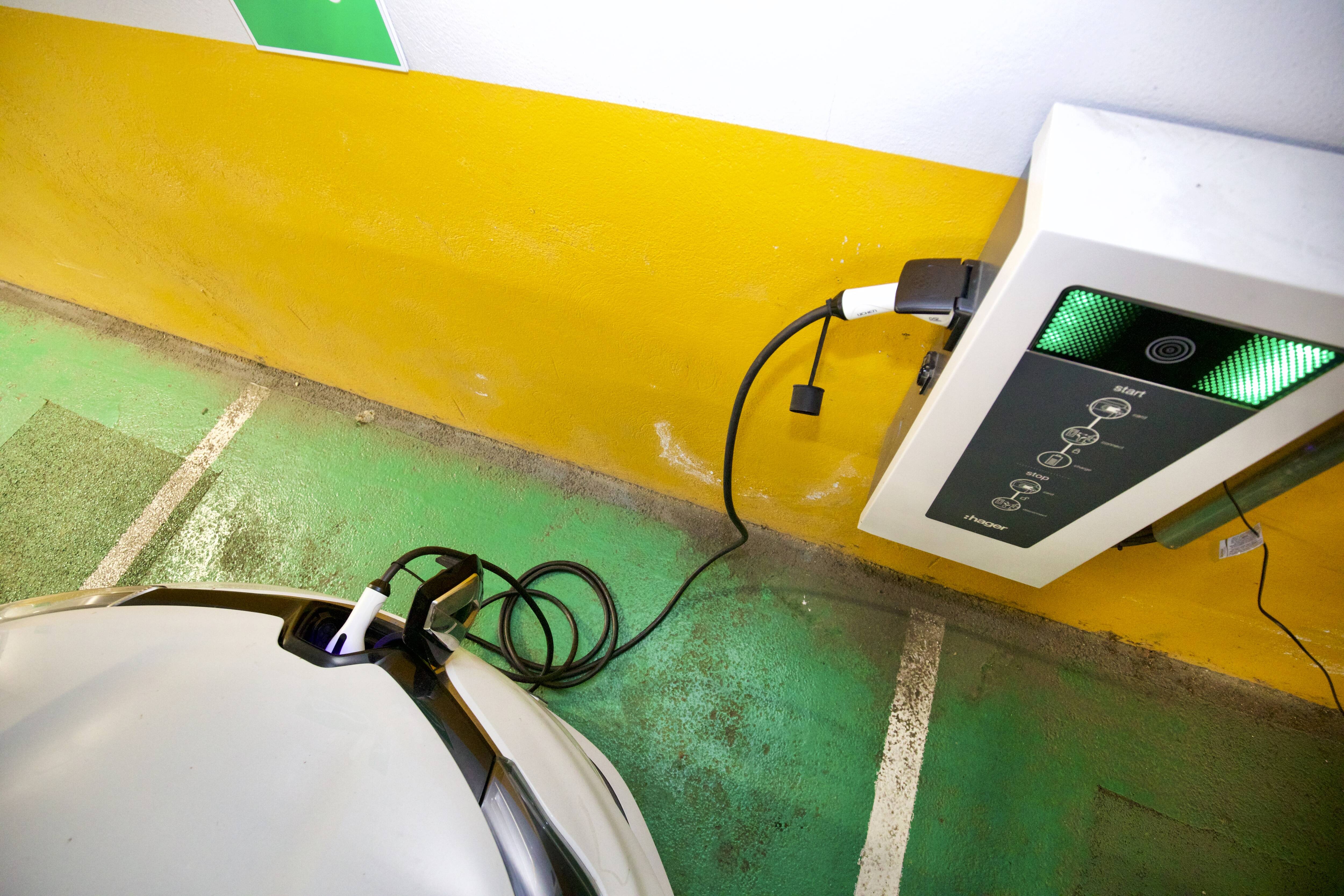 "Avec l'électrique j'ai déchanté": cette Varoise explique pourquoi elle est revenue à une voiture à essence