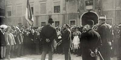 Le 5 janvier 1911, Monaco s'offre une Constitution et met fin à la monarchie absolue
