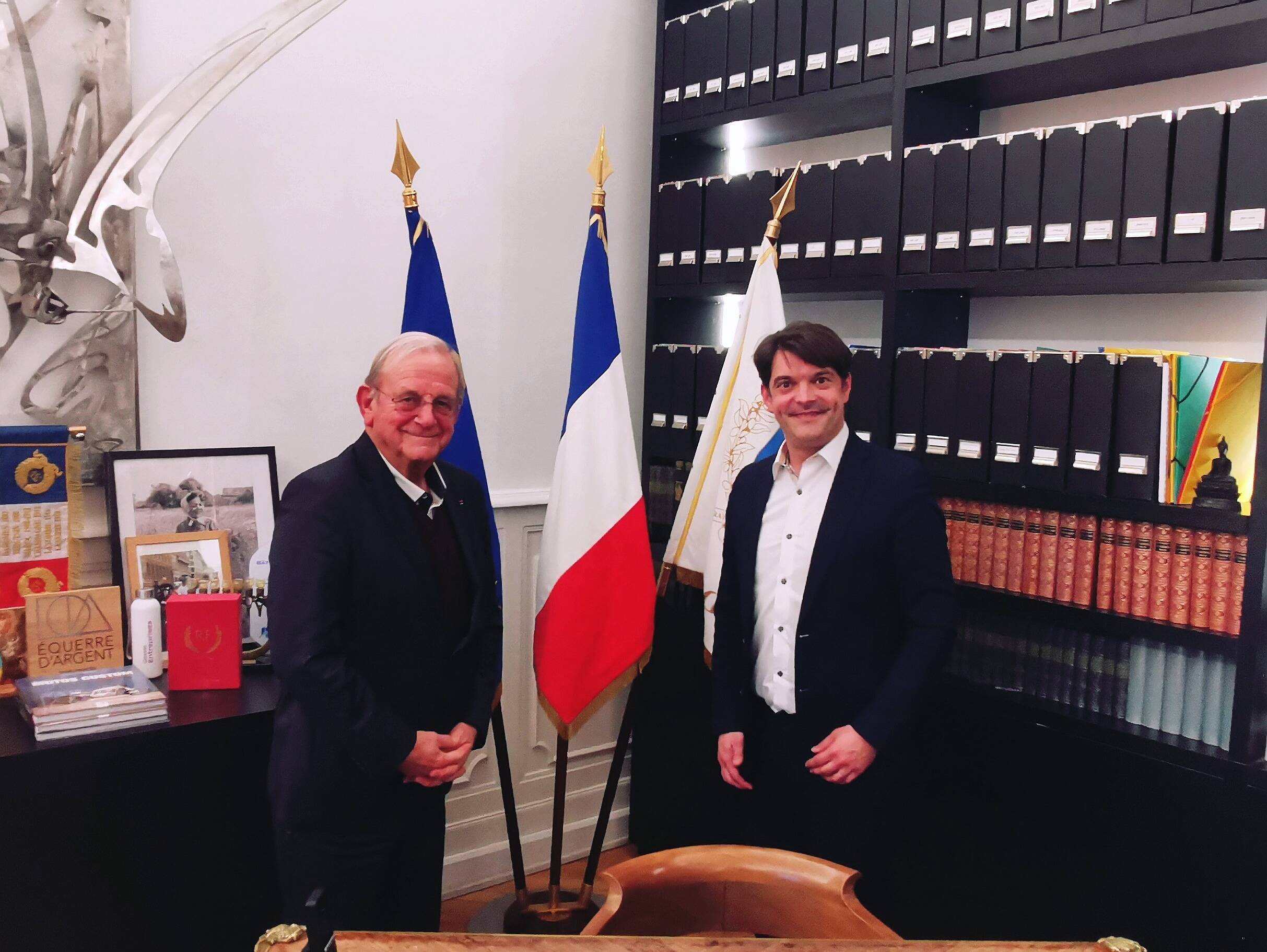 "Ce type de succession est rare": la rencontre entre Jérôme Viaud, maire de Grasse et son prédécesseur et mentor Jean-Pierre Leleux