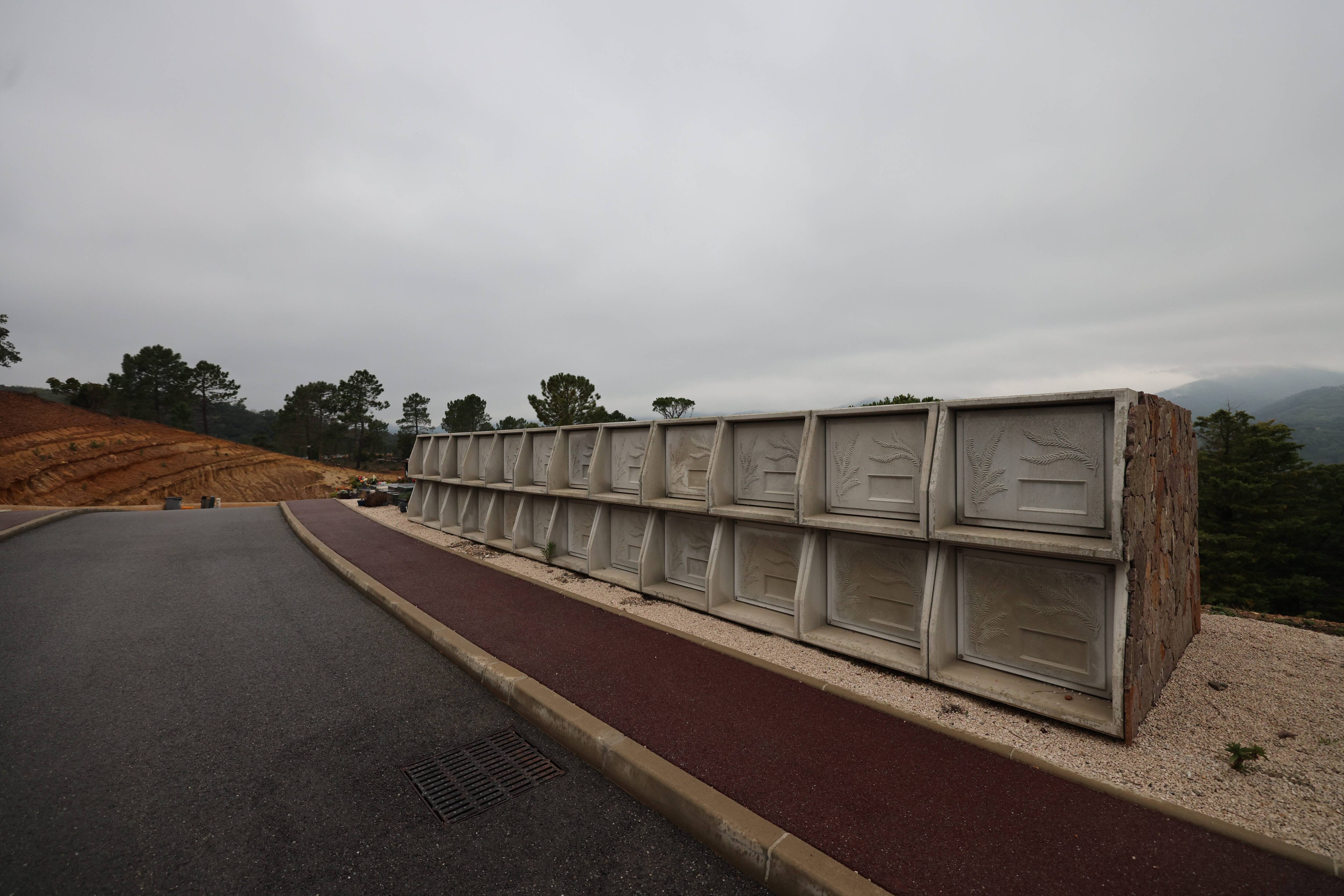 Les pompes funèbres dispersent à la hâte les cendres d'une nonagénaire sans l'accord de sa famille à Mandelieu, la petite-fille de la défunte "sous le choc"