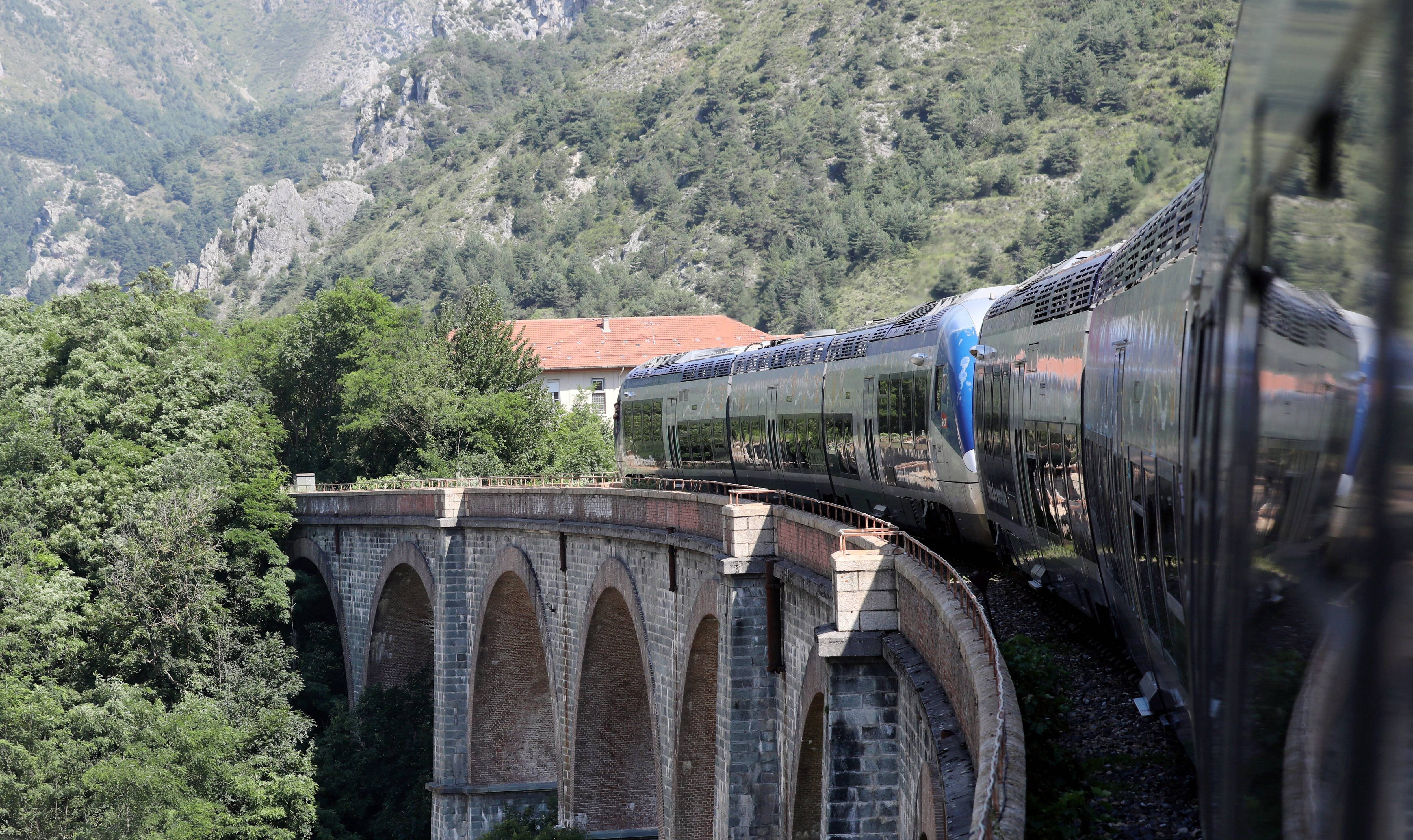 Les 9 revendications du comit de d fense de la ligne de train