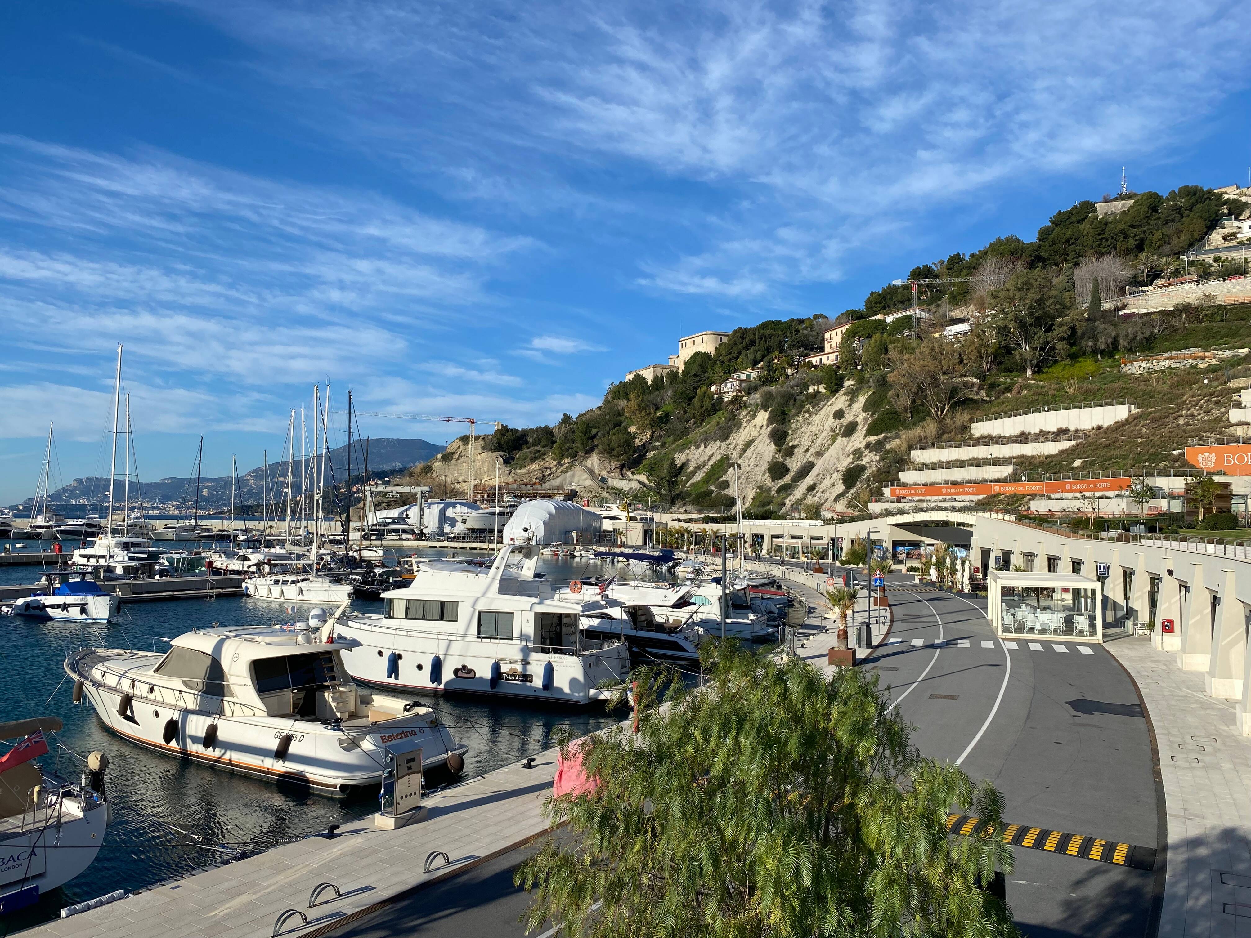 Un projet prévoit la construction de 60 appartements de luxe: où en est vraiment la mue du port de Vintimille?