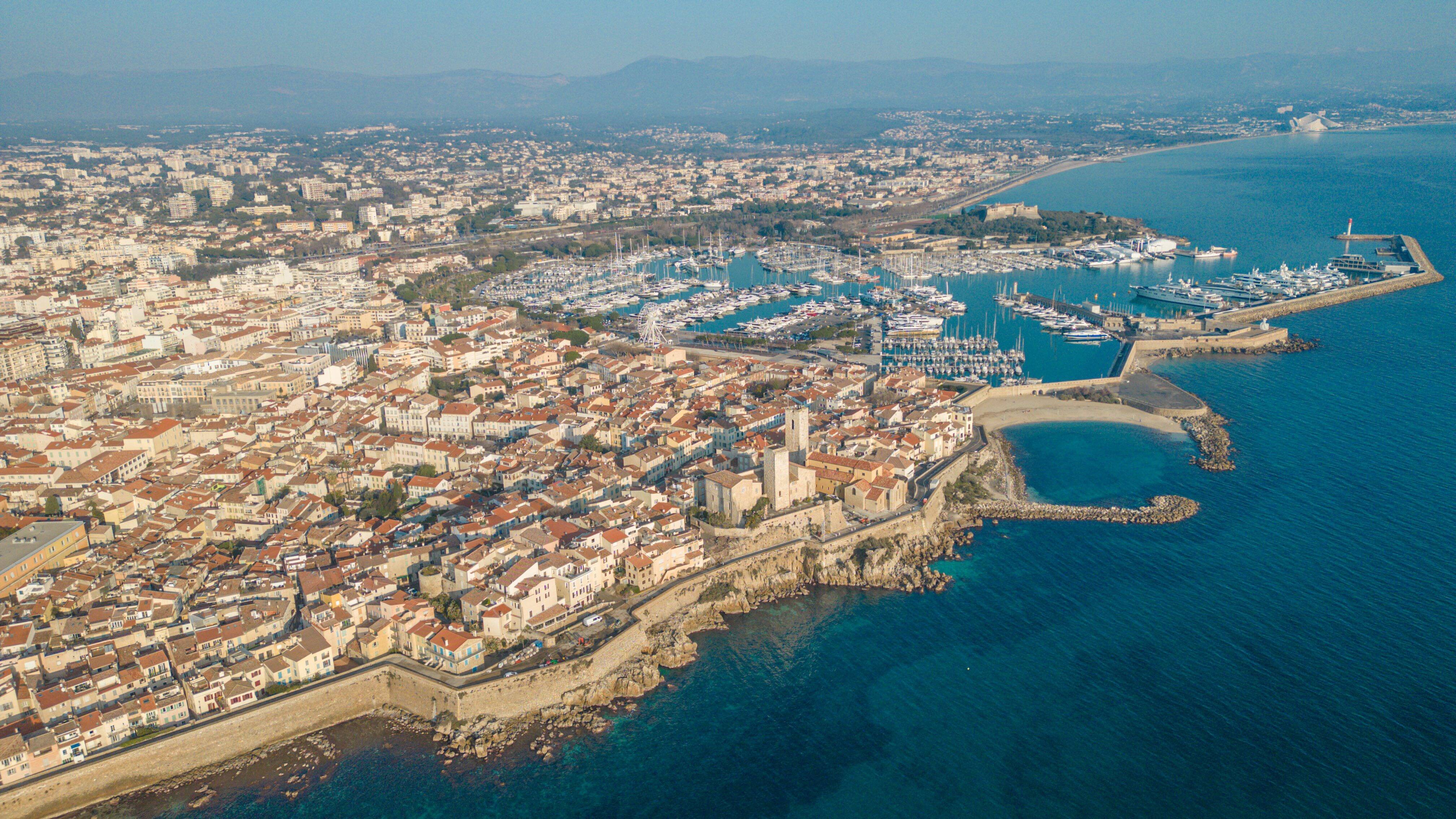 Les biens à louer chutent de plus de 60% en trois ans à Antibes: Airbnb pointé du doigt