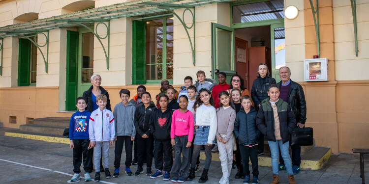 À Roquebrune-Cap-Martin, le projet éducatif Adopte un monument sensibilise ces écoliers au patrimoine culturel de leur commune
