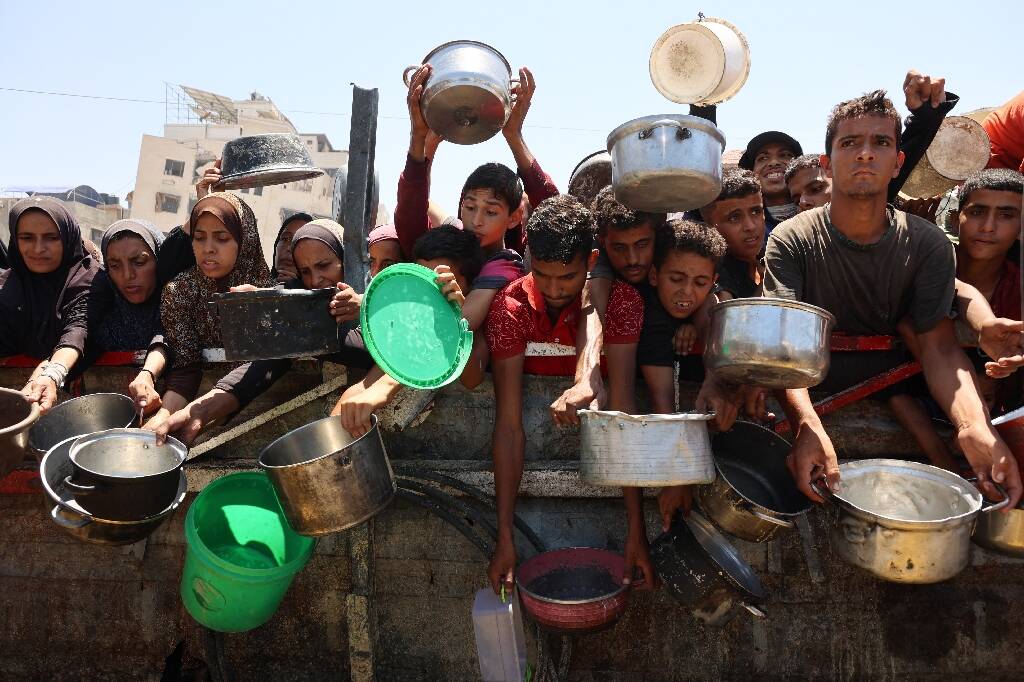 "On nous oblige à emprunter une route théâtre de combats et de pillages": chaos et tirs indiscriminés empêchent l'aide de parvenir aux plus vulnérables à Gaza