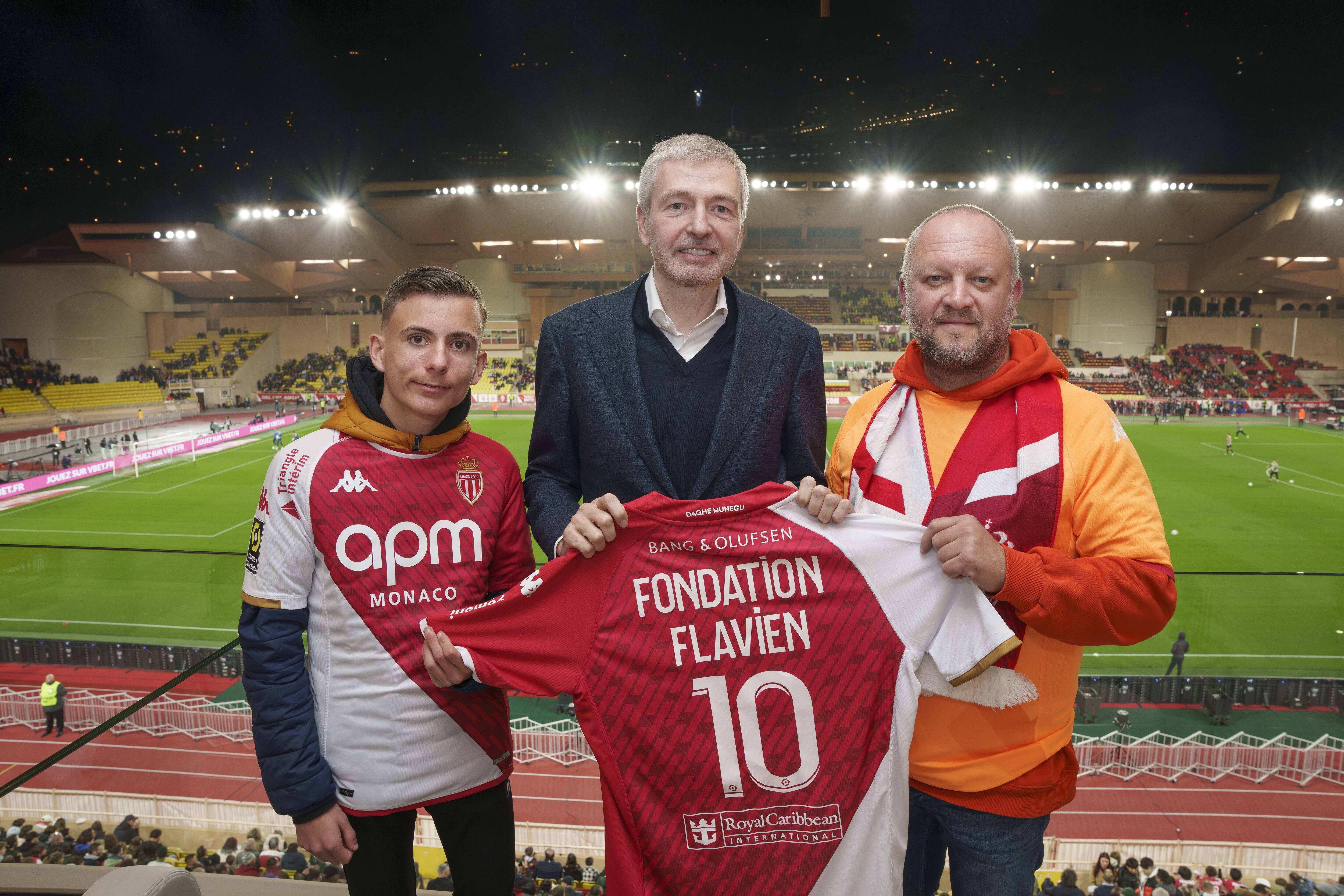 Pour fêter ses 10 ans d'existence, la Fondation Flavien a donné le coup d'envoi du match AS Monaco-PSG