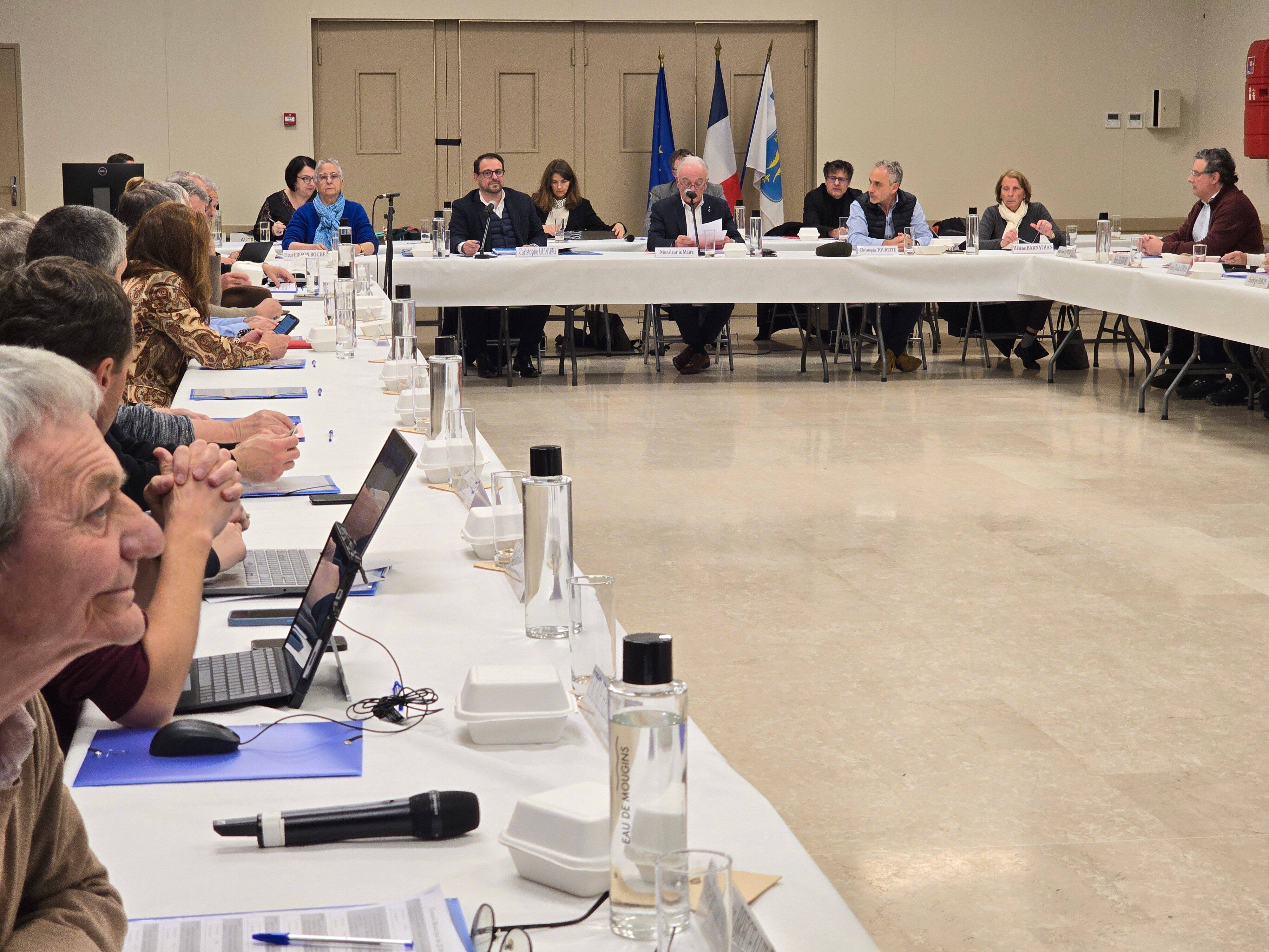 "On n'en veut plus du tout!": vifs échanges entre la majorité et l'opposition sur la construction de logements sociaux à Mougins