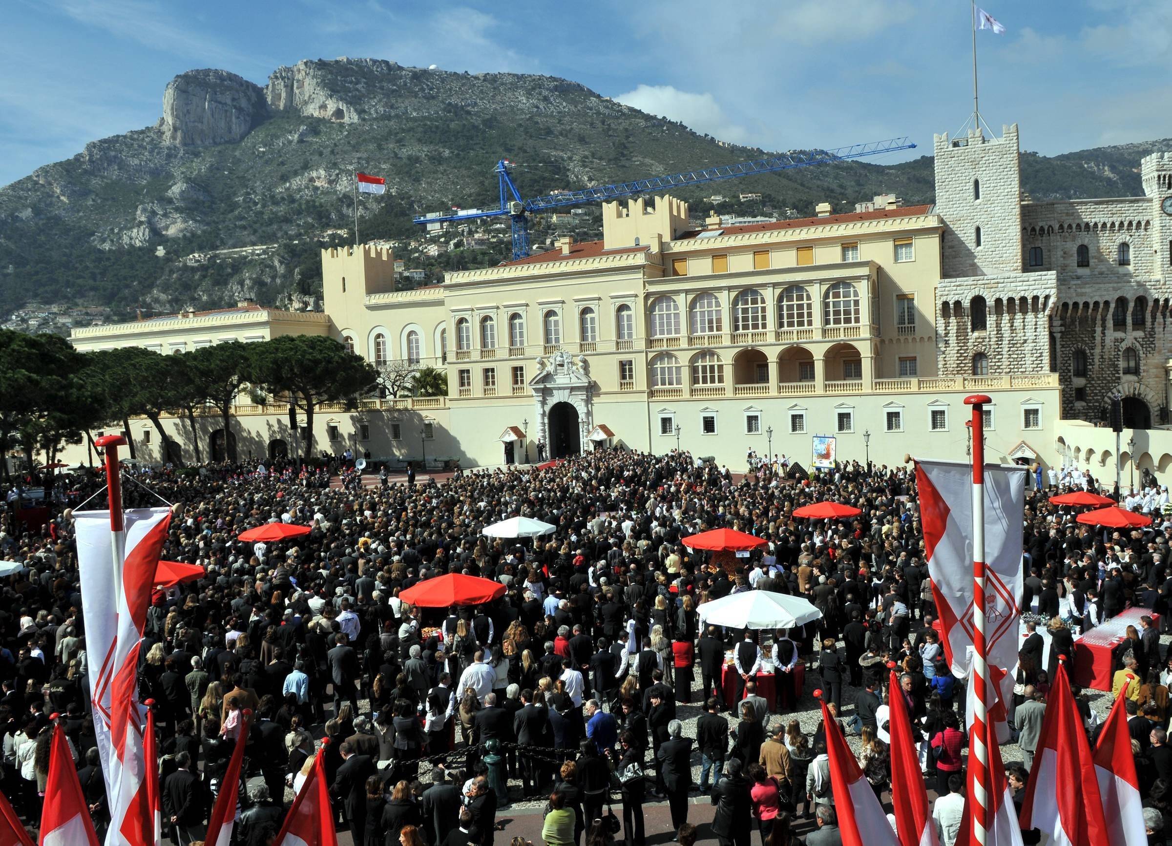 "Pour lui montrer qu'il n'est pas seul" dans l'adversité: Ils appellent à un rassemblement sur la place du Palais pour les 66 ans du Prince, ce jeudi