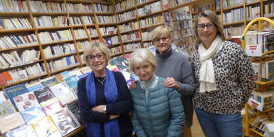 Une bibliothèque associative avec une abondance d'ouvrages à Saint-Tropez