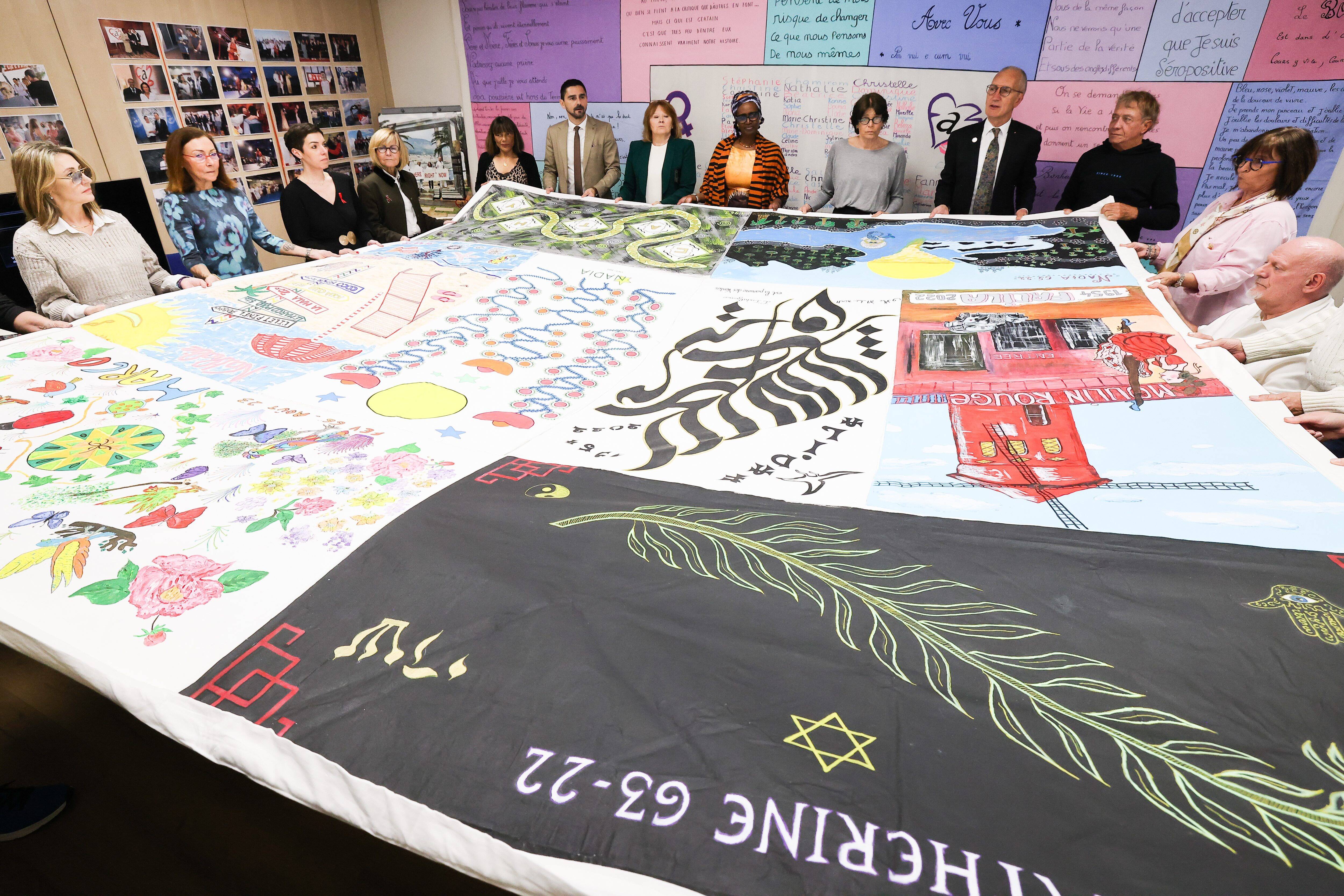 Fight AIDS Monaco: UNAIDS Executive Director Visits Princess Stephanie and the Quilt Display