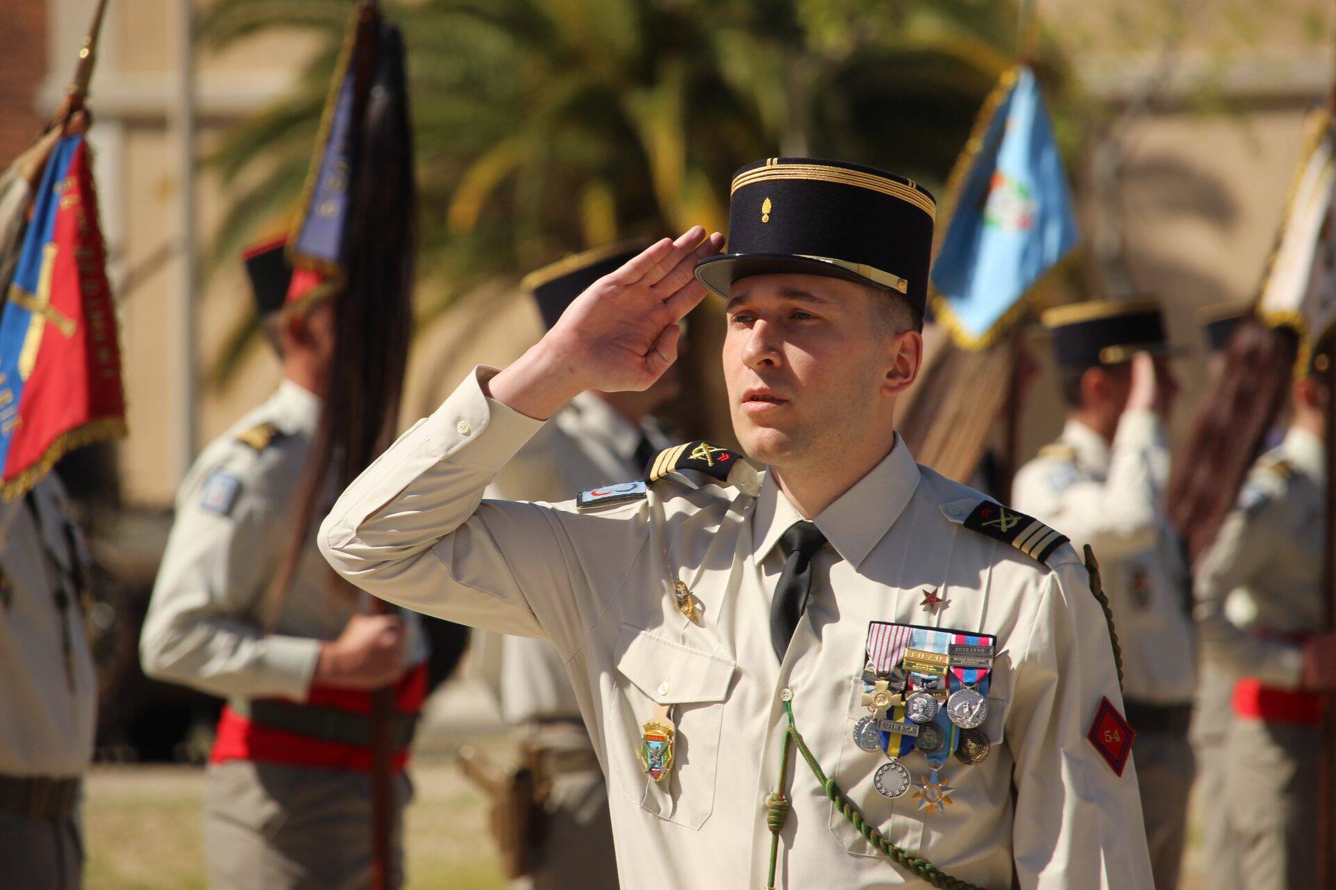 Il a dirigé des missions en Guyane et au Liban, qui est le nouveau commandant de la 3e batterie du 54e RA à Hyères