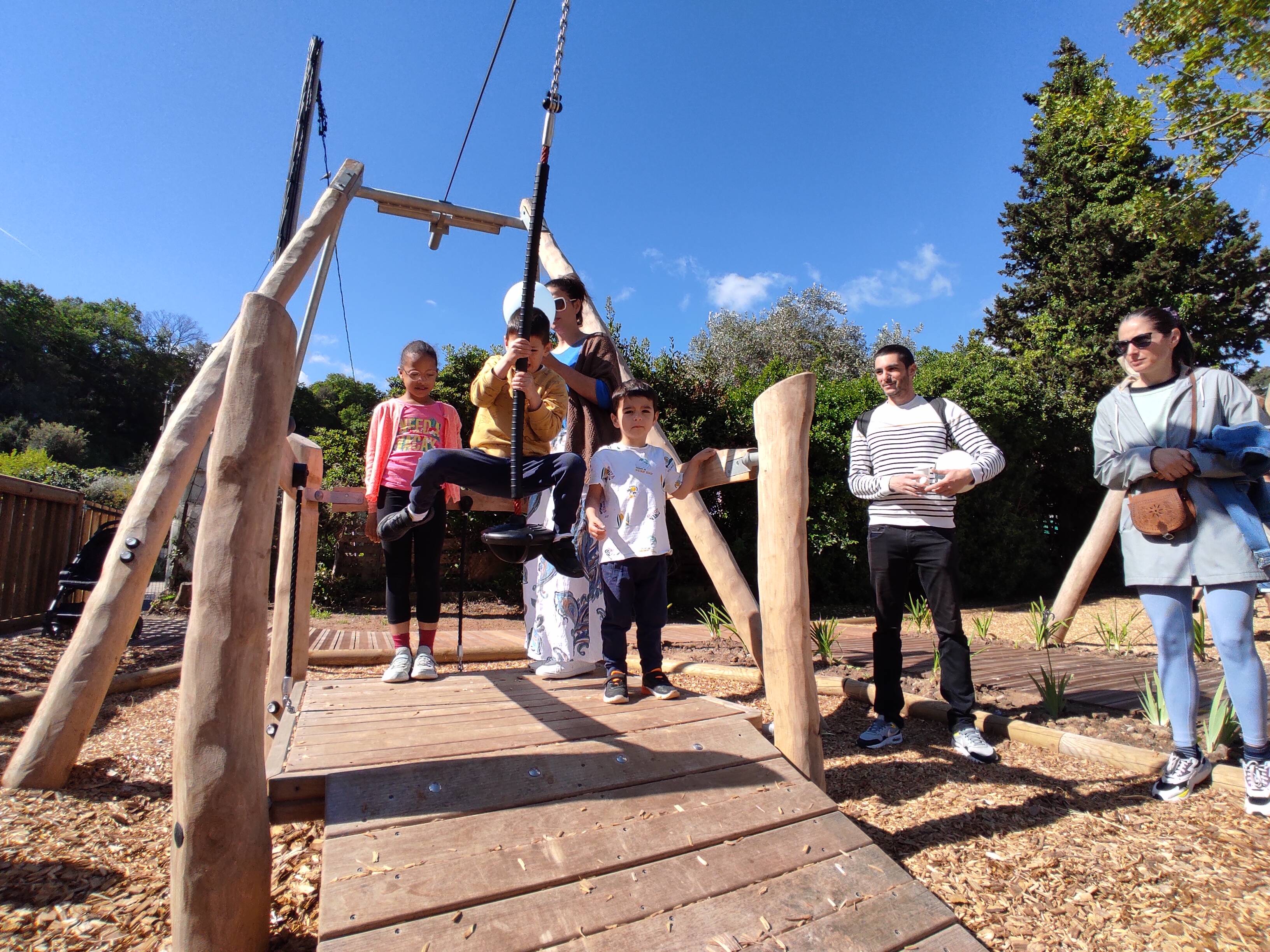En proie aux inondations, deux maisons ont été rasées pour laisser place à un jardin d'enfants à Biot