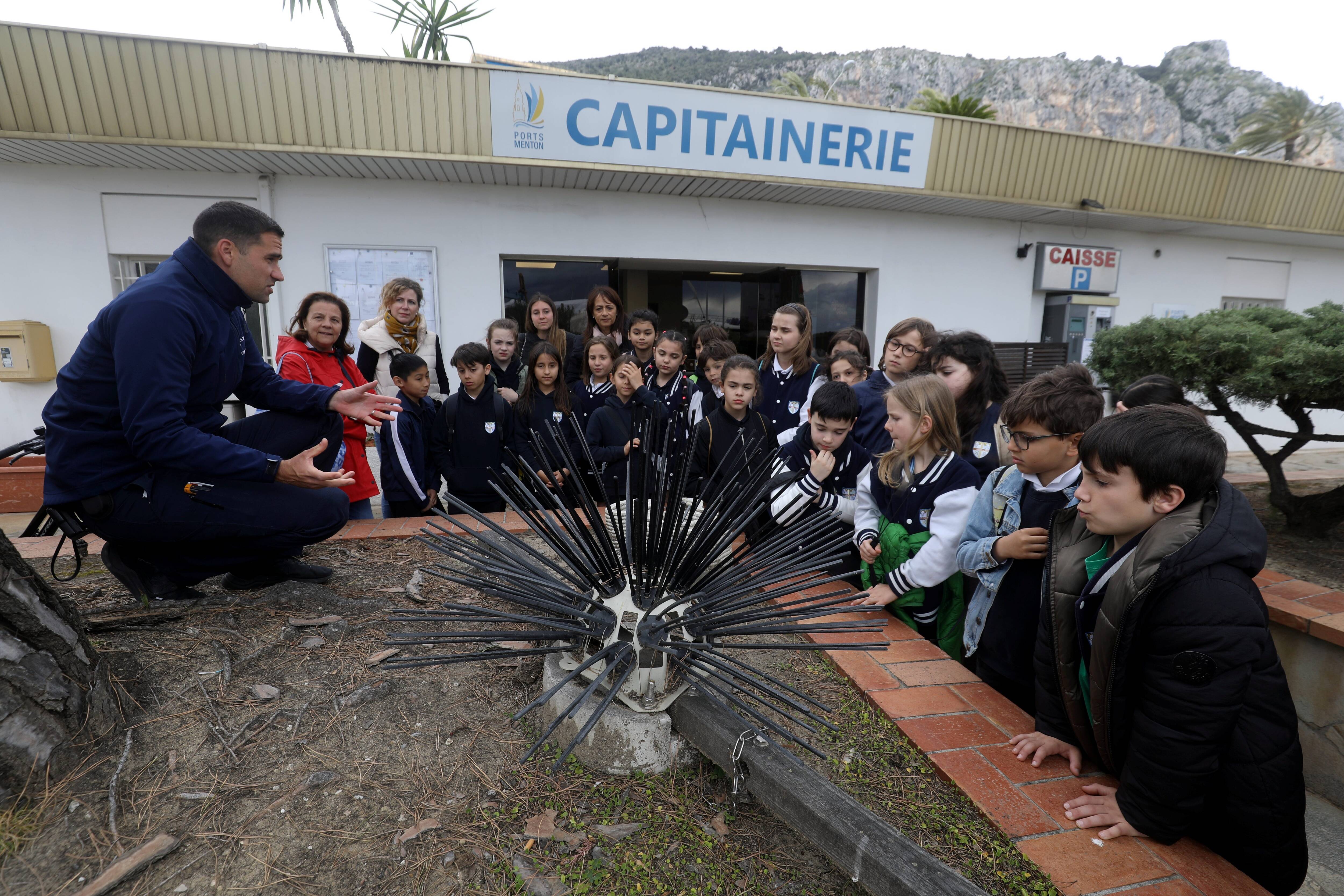 À Menton, les écoliers s'initient aux métiers de la mer pour une meilleure sensibilisation à la préservation de l'environnement