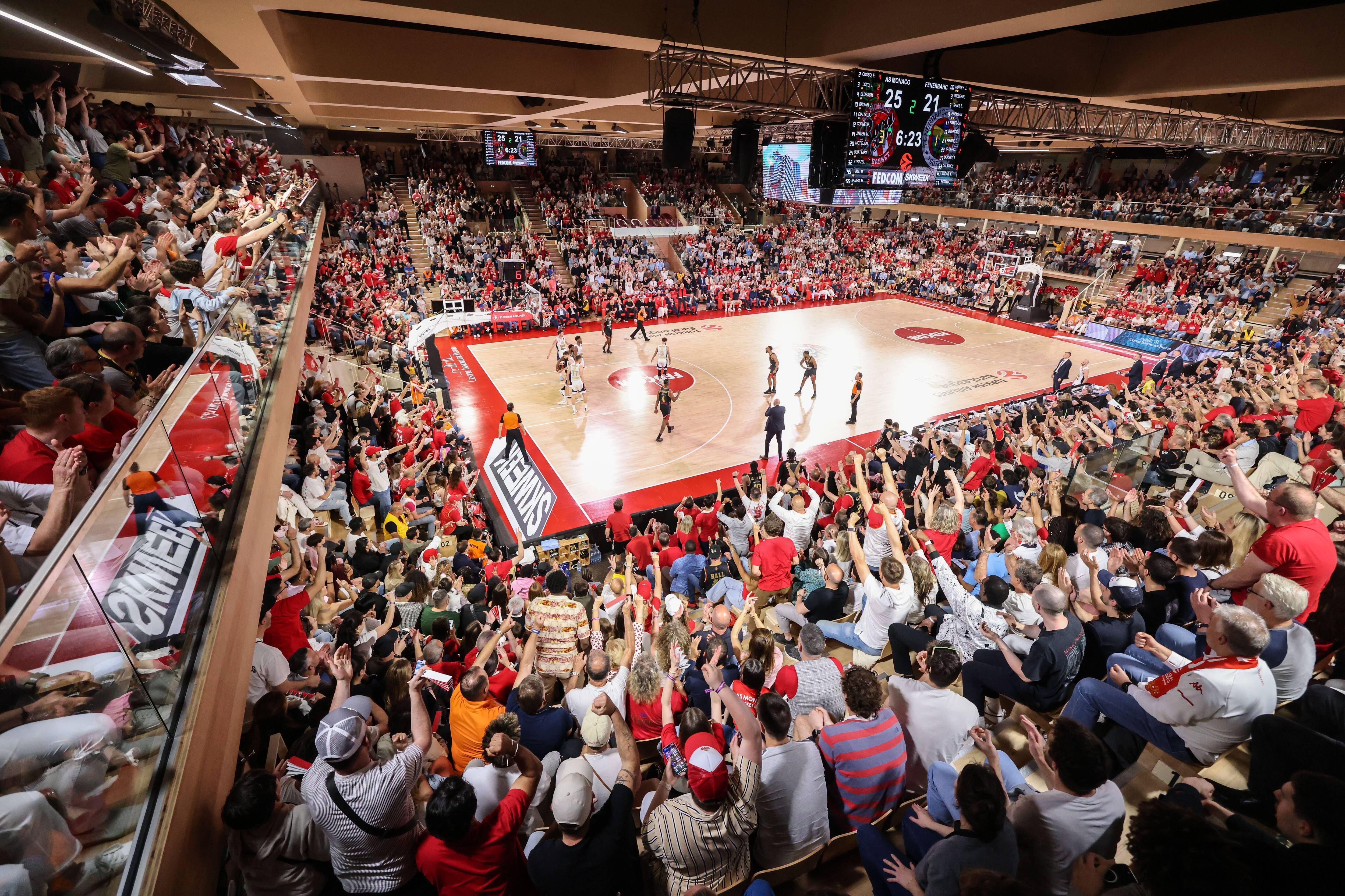 Une ambiance grandiose mais une déception immense: revivez le match Monaco-Fenerbahçe depuis les tribunes des fans de la Roca Team