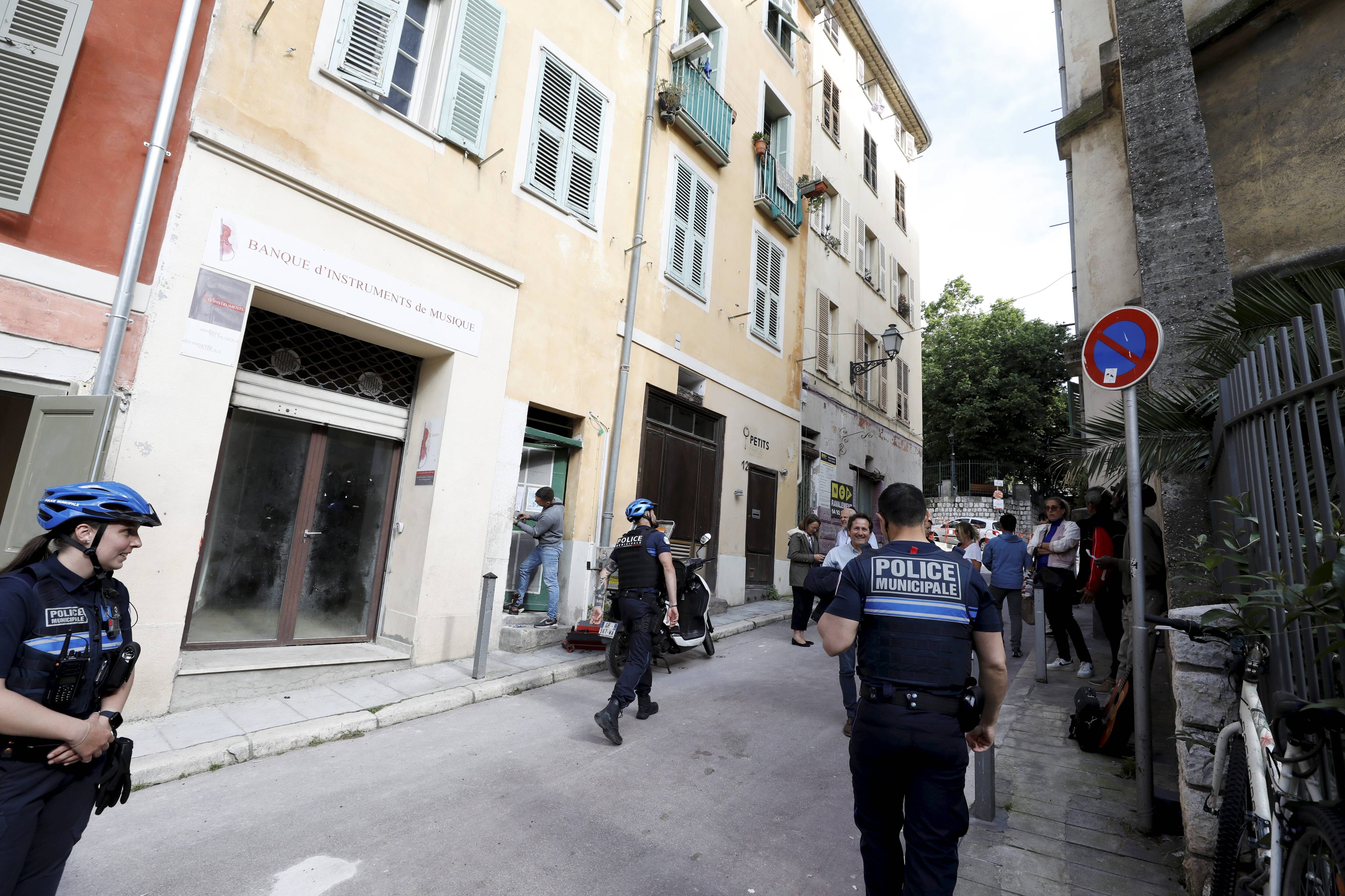 "Si ça s'effondre je vais tout perdre": les habitants des deux immeubles évacués dans le Vieux-Nice sous le choc