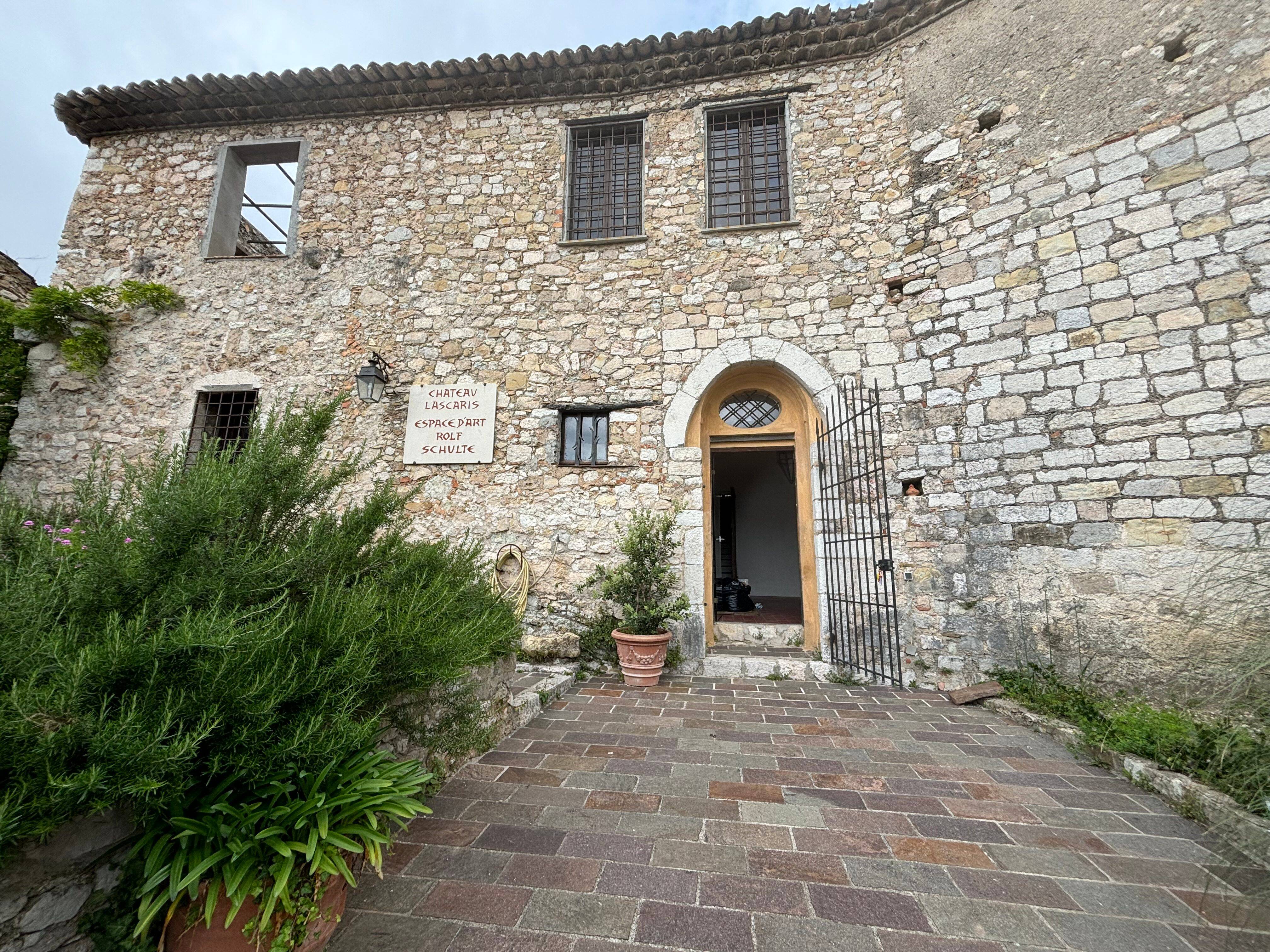 Vous êtes étudiant et cherchez un job d'été pas comme les autres? Cette annonce est pour vous