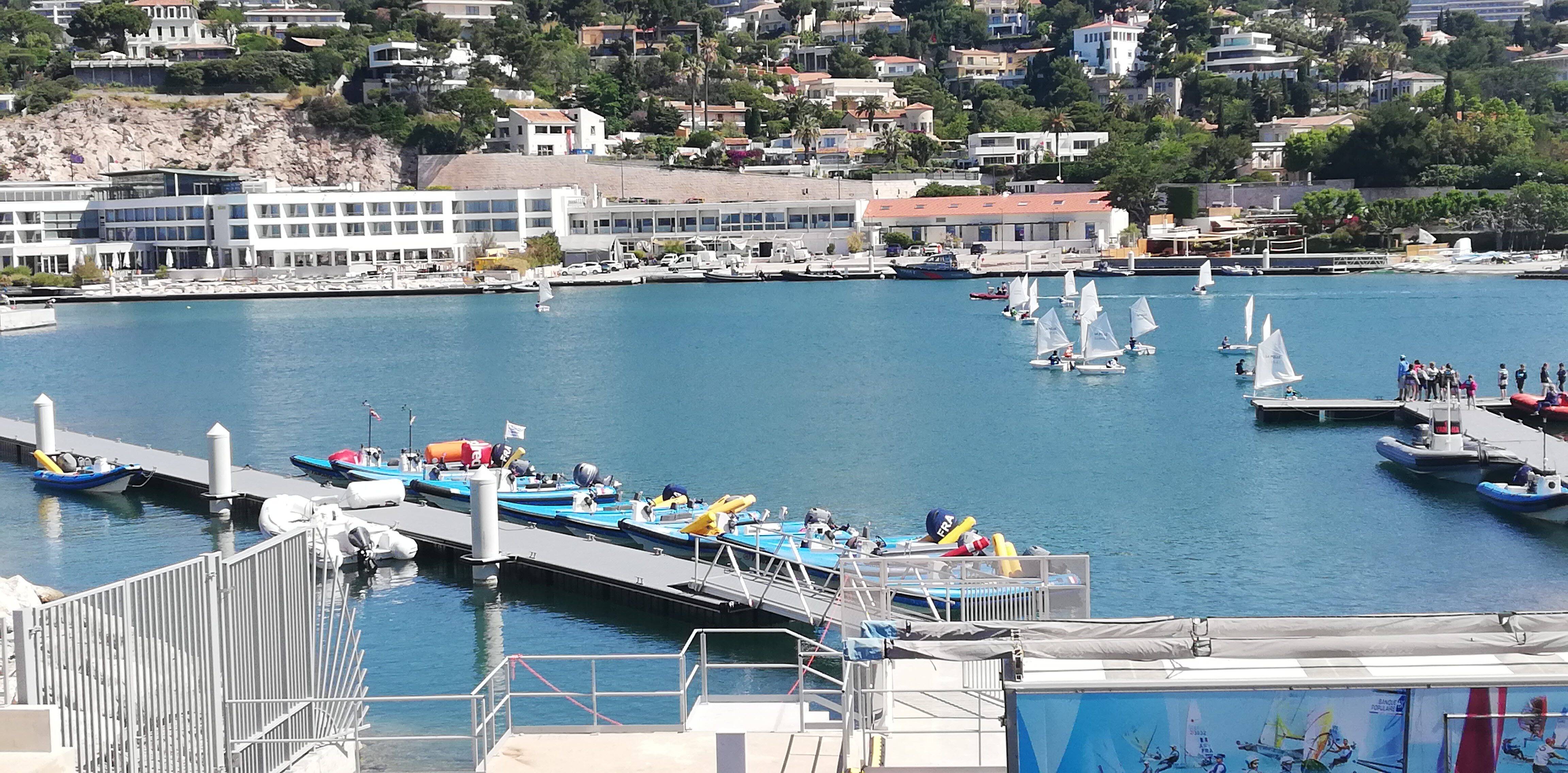Bateau dépollueur, robot, station d'épuration... Comment les organisateurs luttent contre la pollution de l'eau à Marseille avant les JO