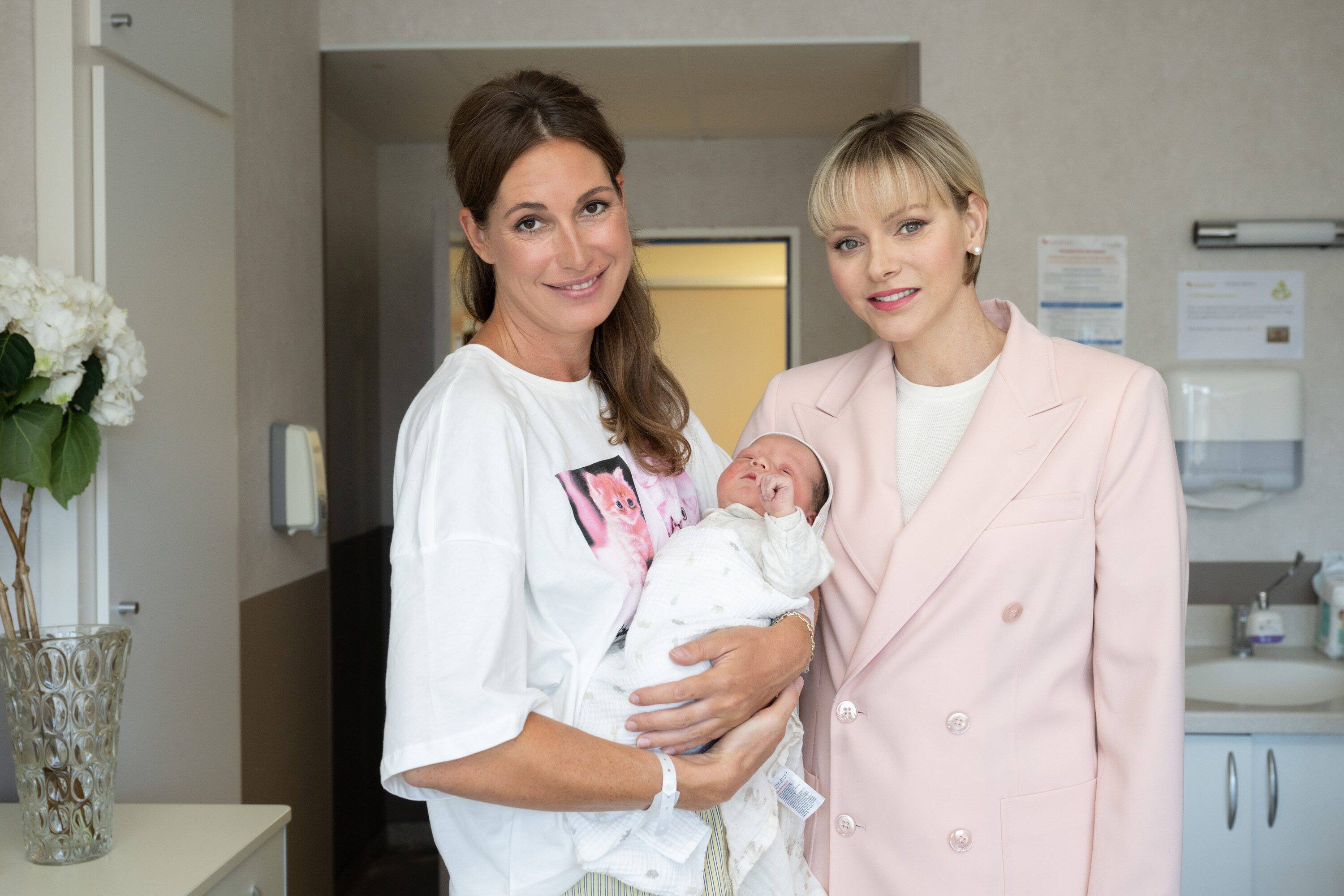 À l'occasion de la Fête des mères, la princesse Charlène a visité les mamans au centre hospitalier princesse Grace à Monaco