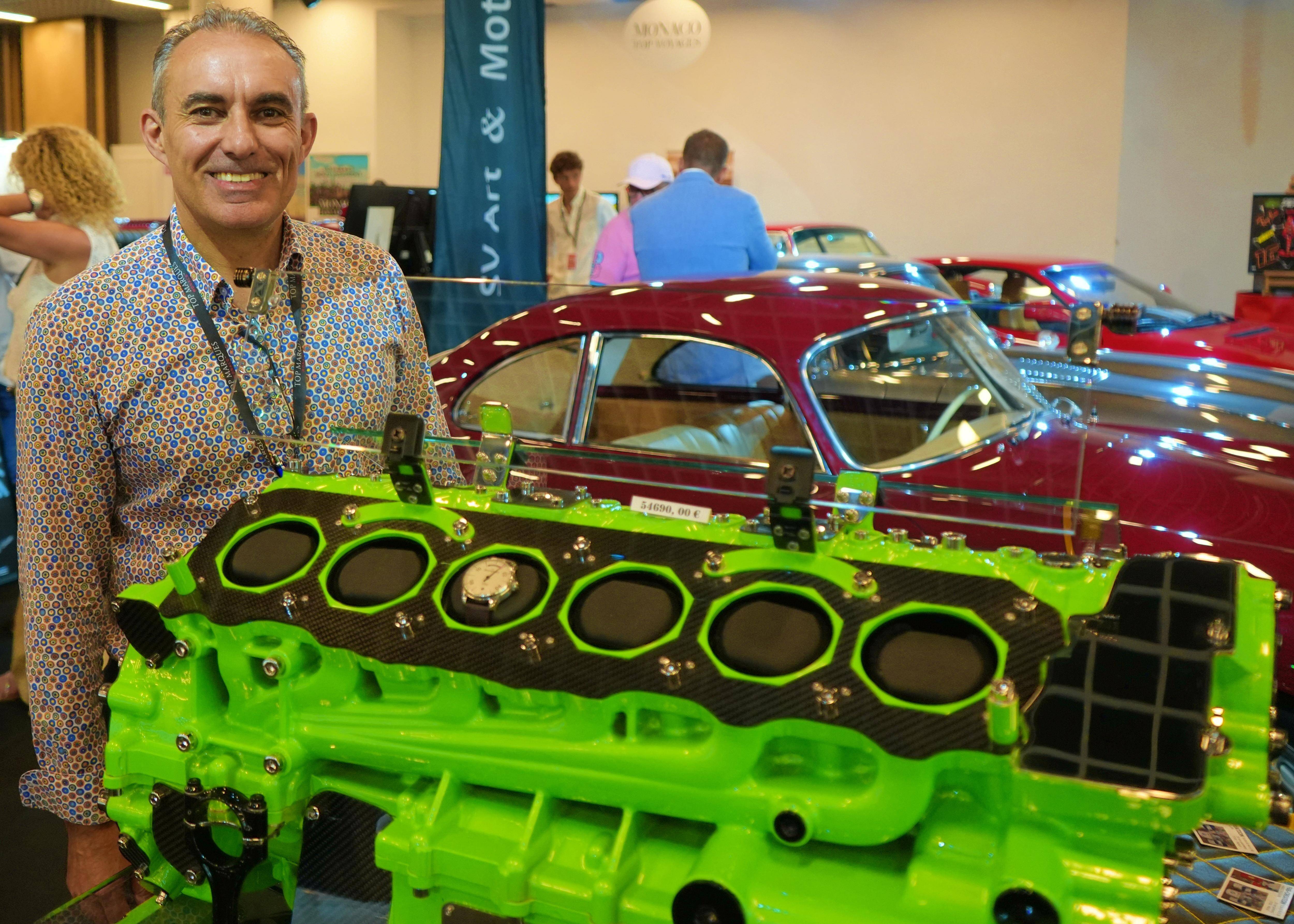 Au salon Top Marques de Monaco, il fabrique des remontoirs à partir de grosses cylindrées