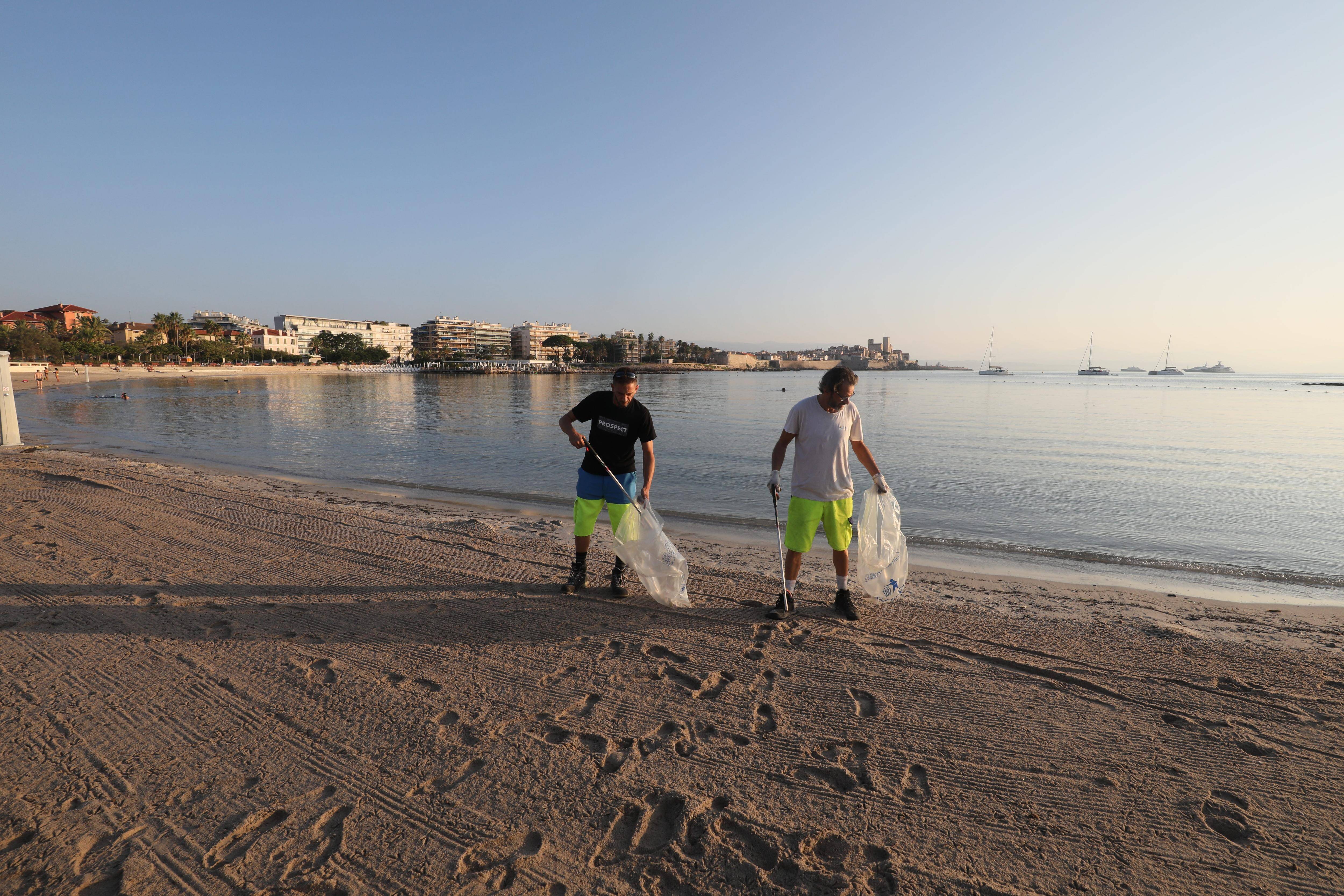 Déchets, mégots, crottes de chien... Antibes présente son plan propreté pour la saison estivale