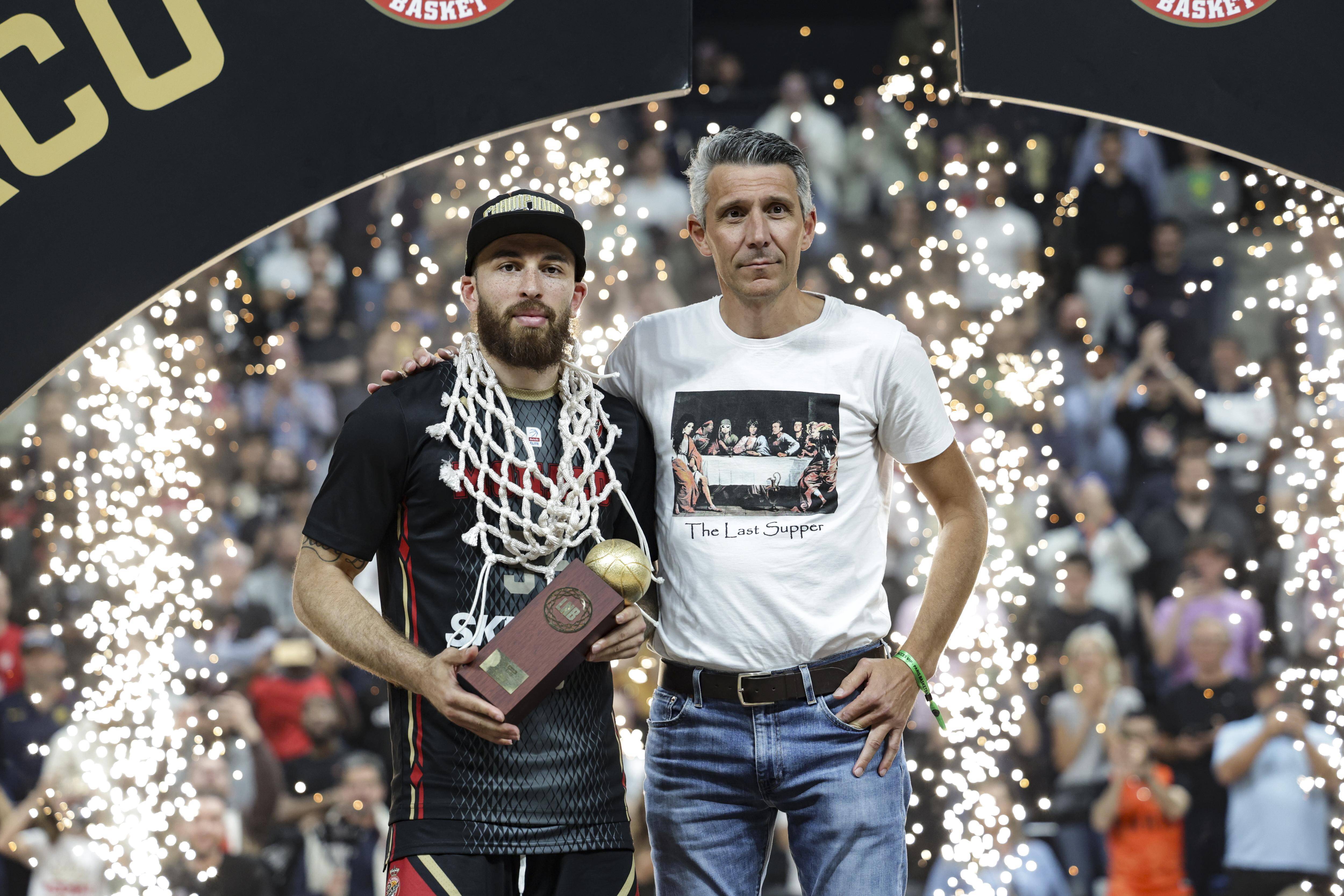 "Mike James, c'est la classe mondiale": les confidences du Niçois et ancien meneur des Bleus, Laurent Sciarra après la victoire de l'AS Monaco à Paris