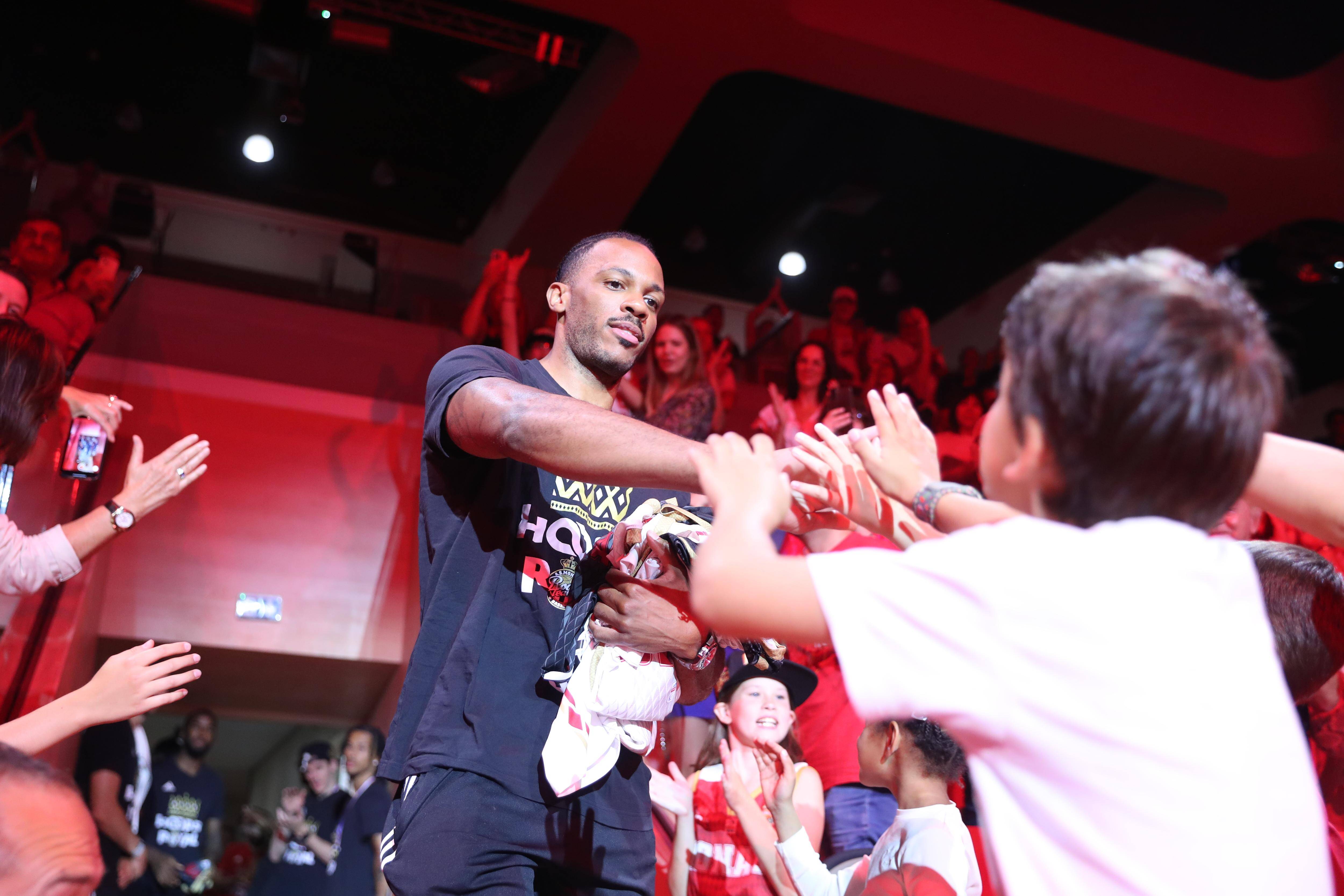 La Roca Team célèbre son titre de champion de France avec ses supporters à Monaco