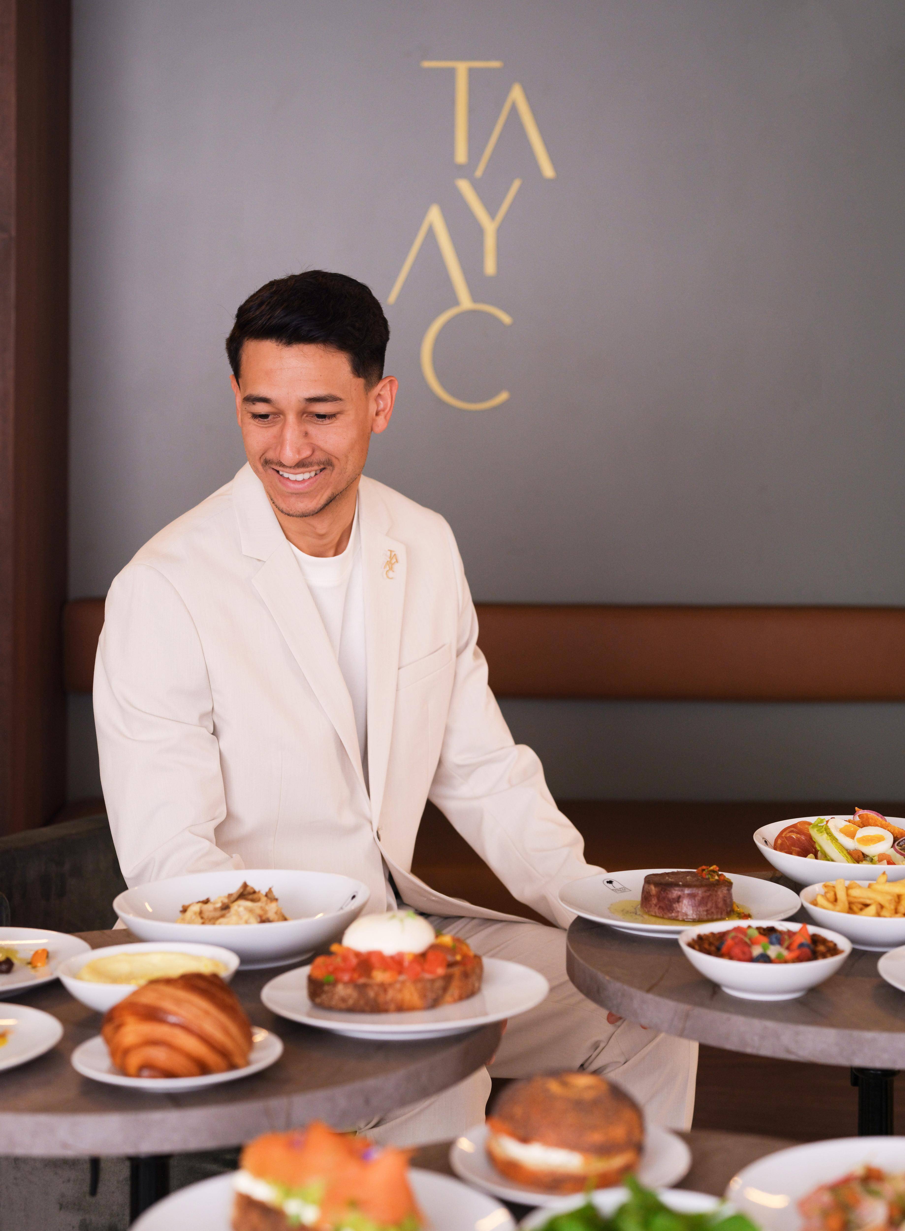 C'est déjà sa troisième boutique sur la Côte d'Azur, le pâtissier Philippe Tayac débarque à Cannes