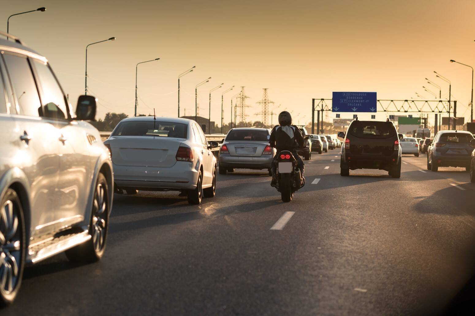 "Les motards représentent 1% du trafic mais sont très souvent impliqués dans les accidents graves": Escota appelle les usagers de l'A8 à changer de comportement
