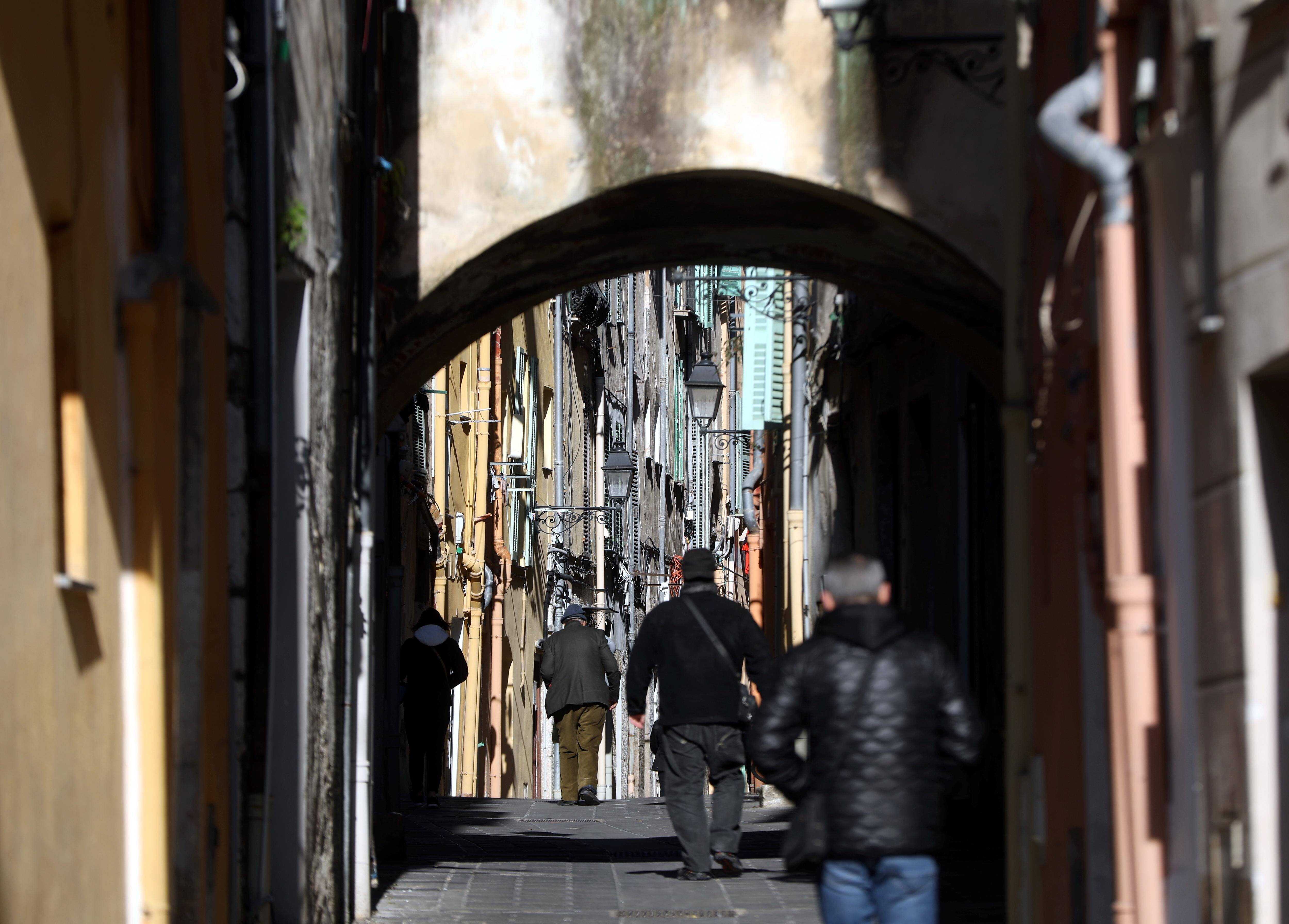 Face au mécontentement des riverains, le maire de Menton Yves Juhel revoit sa copie sur l'expérimentation de la circulation dans la vieille ville