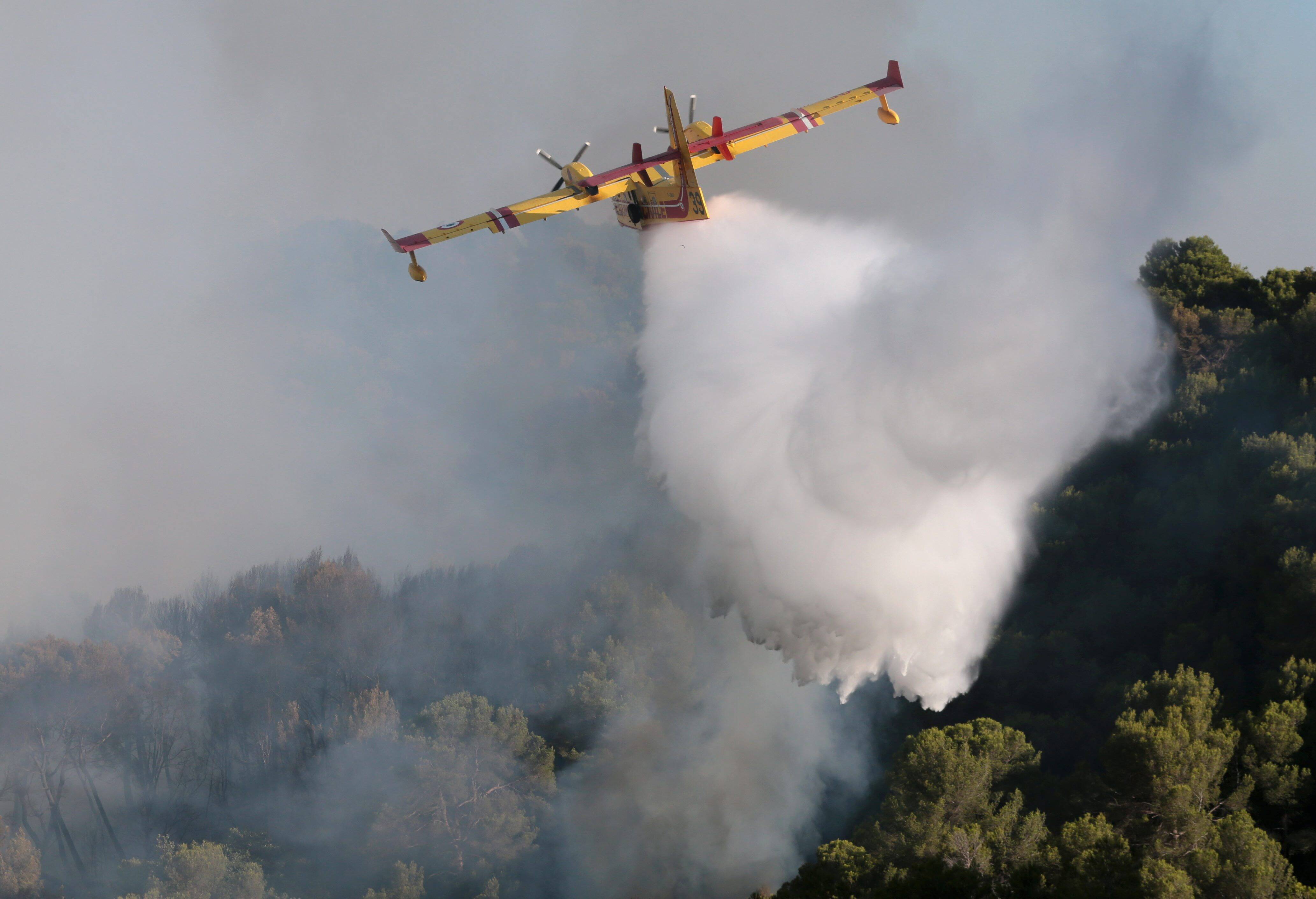 Pourquoi les Canadair utilisés pour lutter contre les feux de forêts ne sont plus en état de remplir leur mission? On vous explique