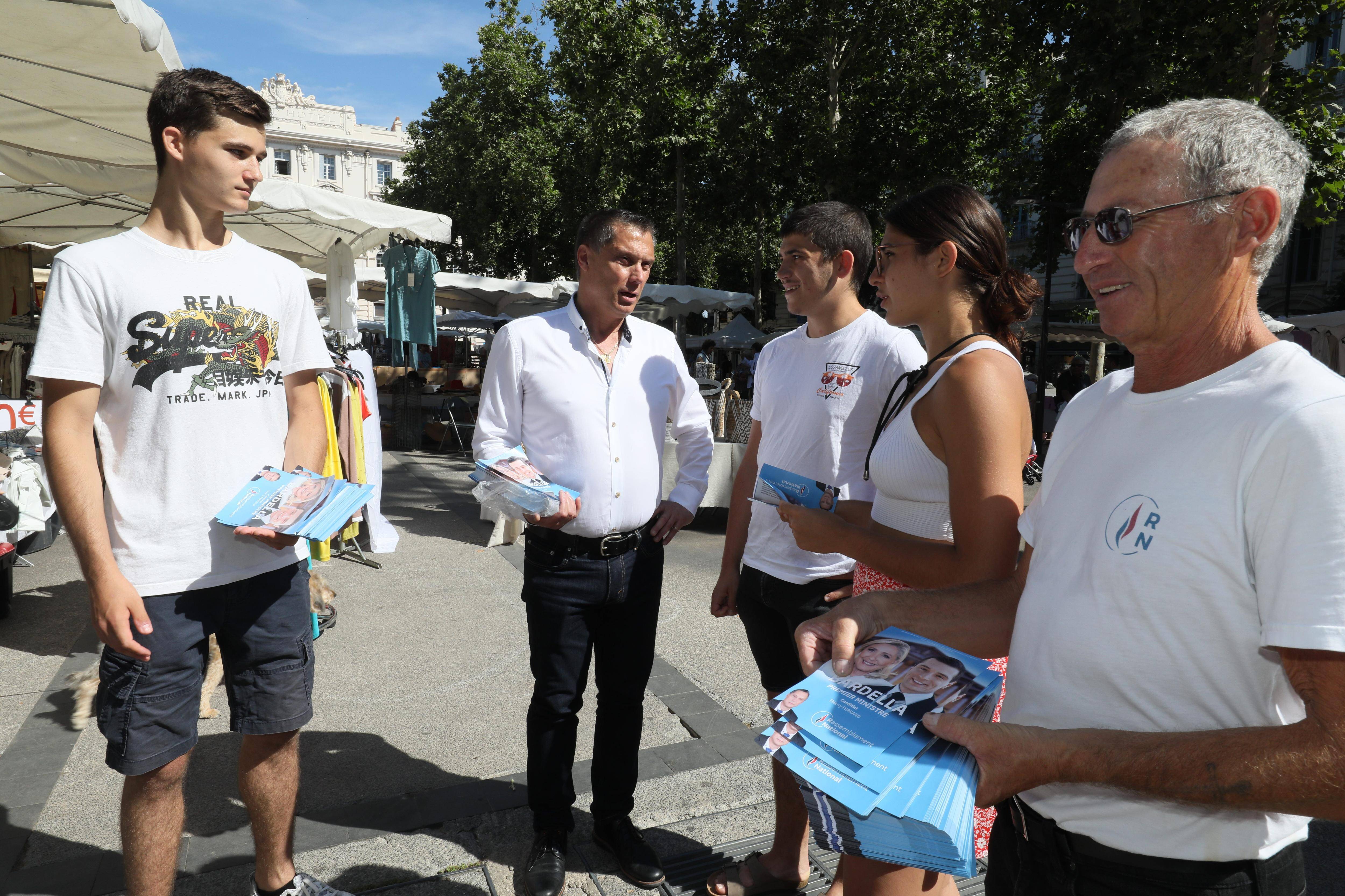 Élections législatives: "Des commerçants ne me connaissaient pas", le candidat RN de la 7e circonscription Thierry Ferrand en campagne à Antibes