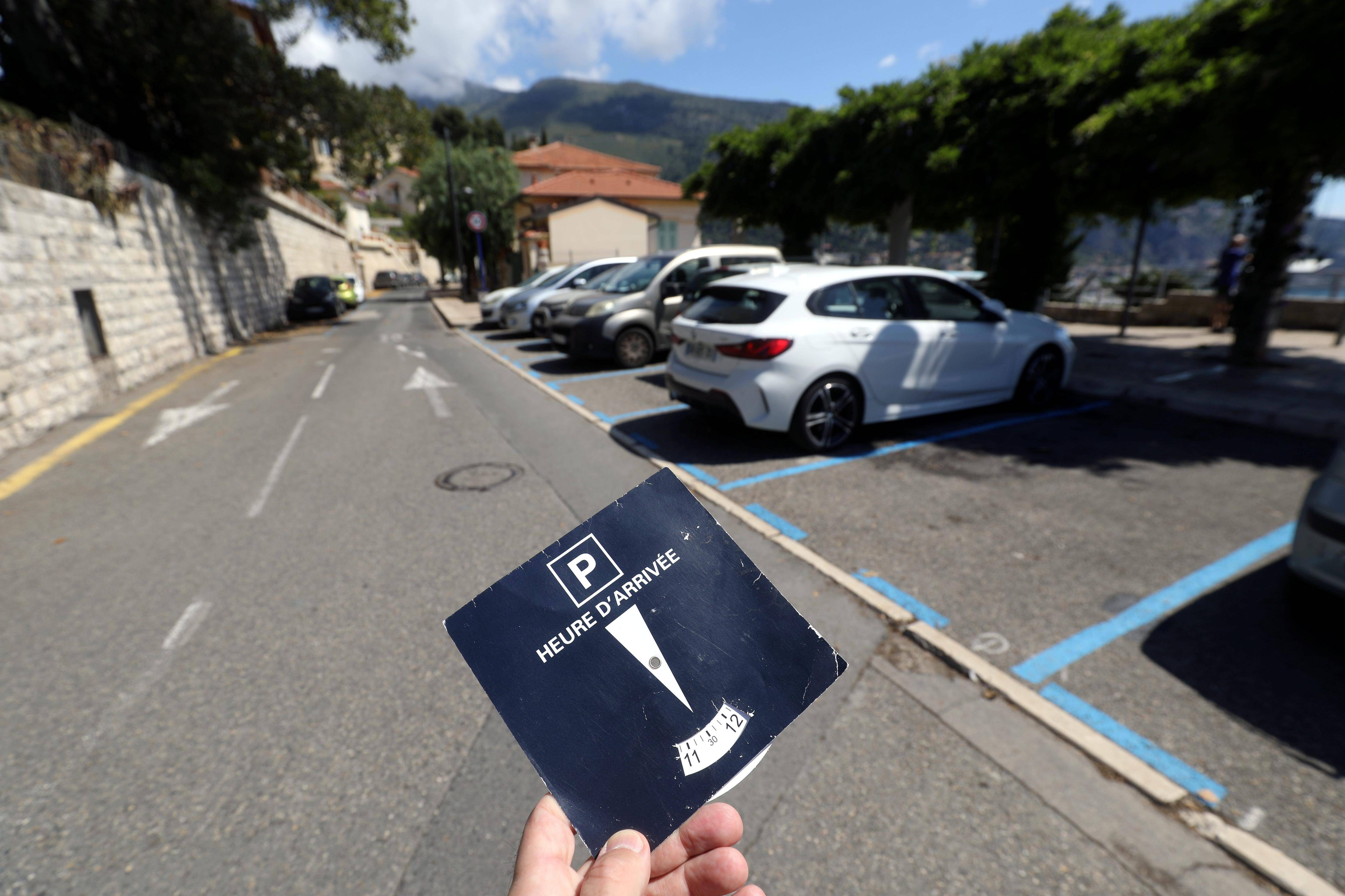 Passe d'armes entre le maire et l'opposition autour du stationnement à Menton