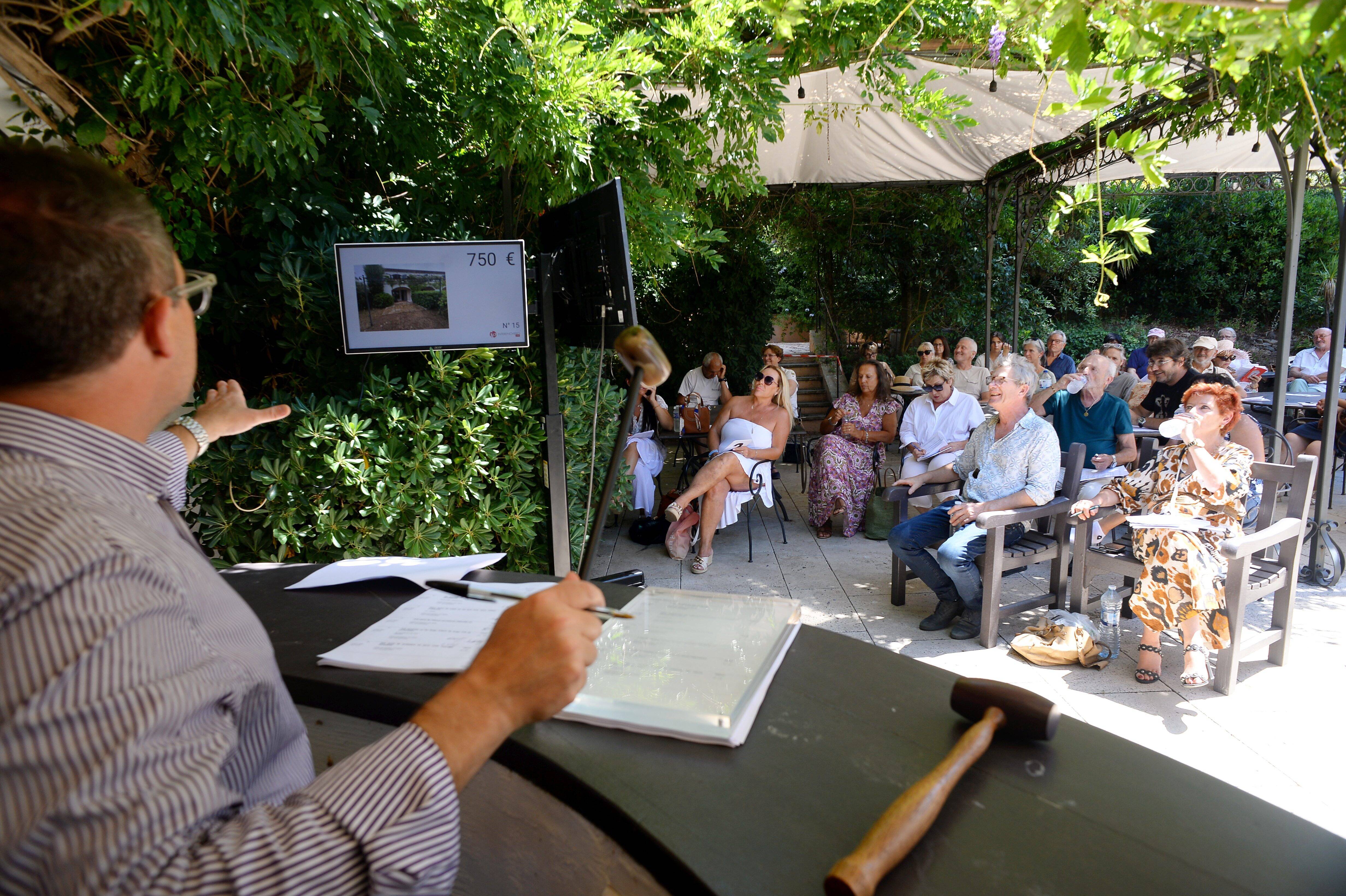 Cet hôtel emblématique du golfe de Saint-Tropez liquide tout son mobilier lors d'une vente aux enchères
