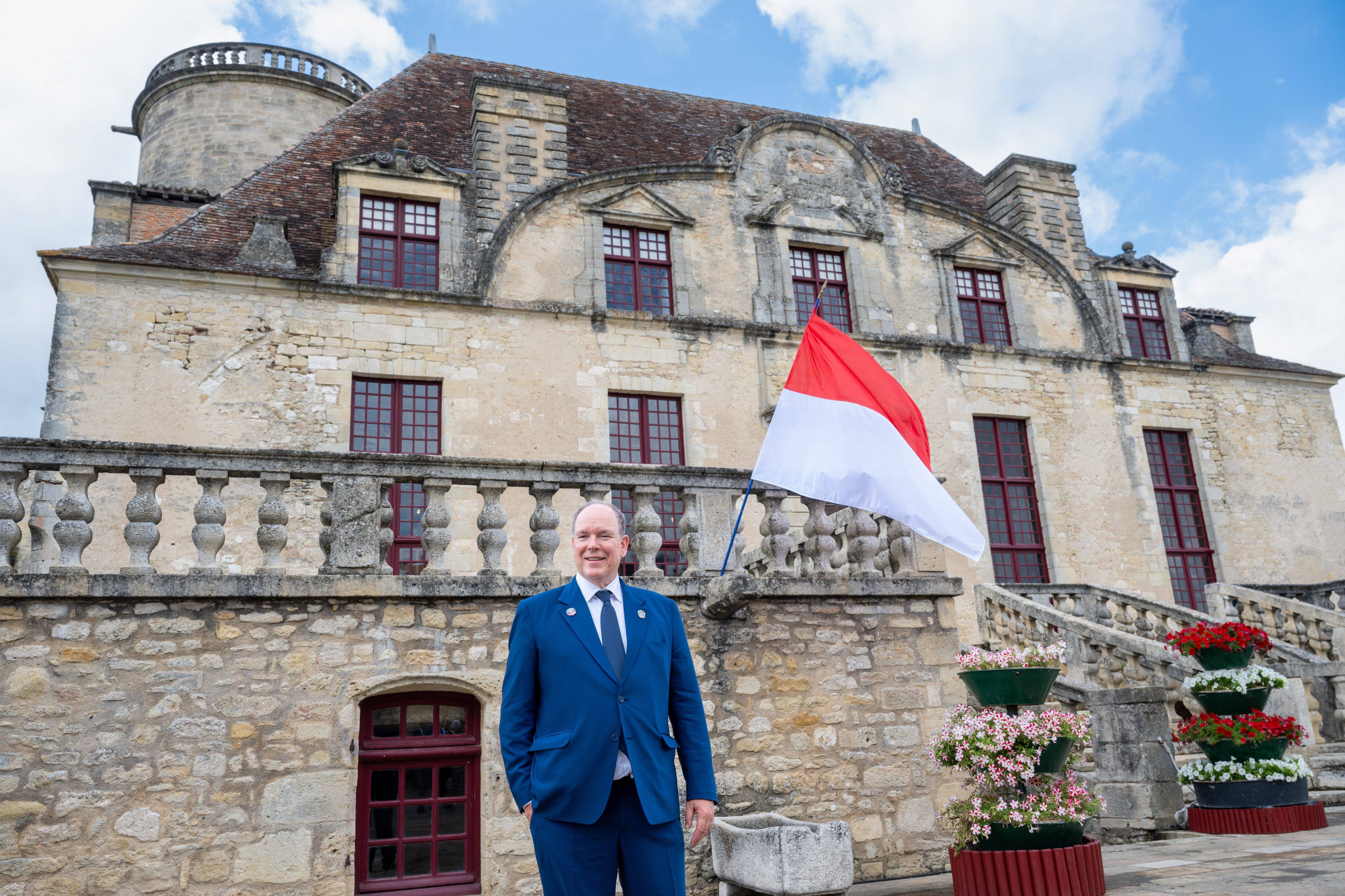 Le prince Albert II de Monaco en visite sur un ancien fief des Grimaldi à Duras, un village du le Lot-et-Garonne
