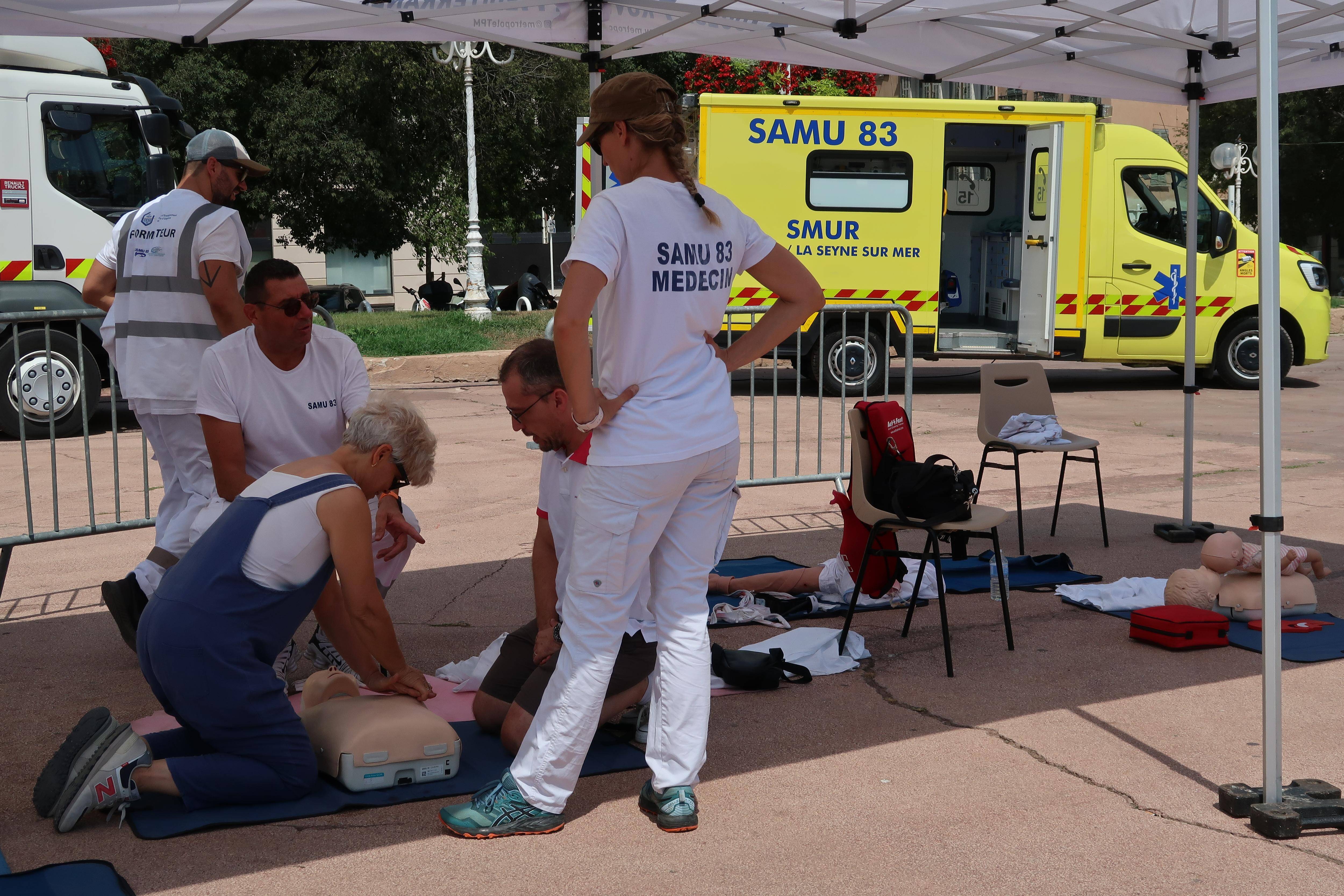 "Une minute sans massage équivaut à 10% de chance de survie en moins": retour sur la première édition de la Journée nationale du Samu à Toulon