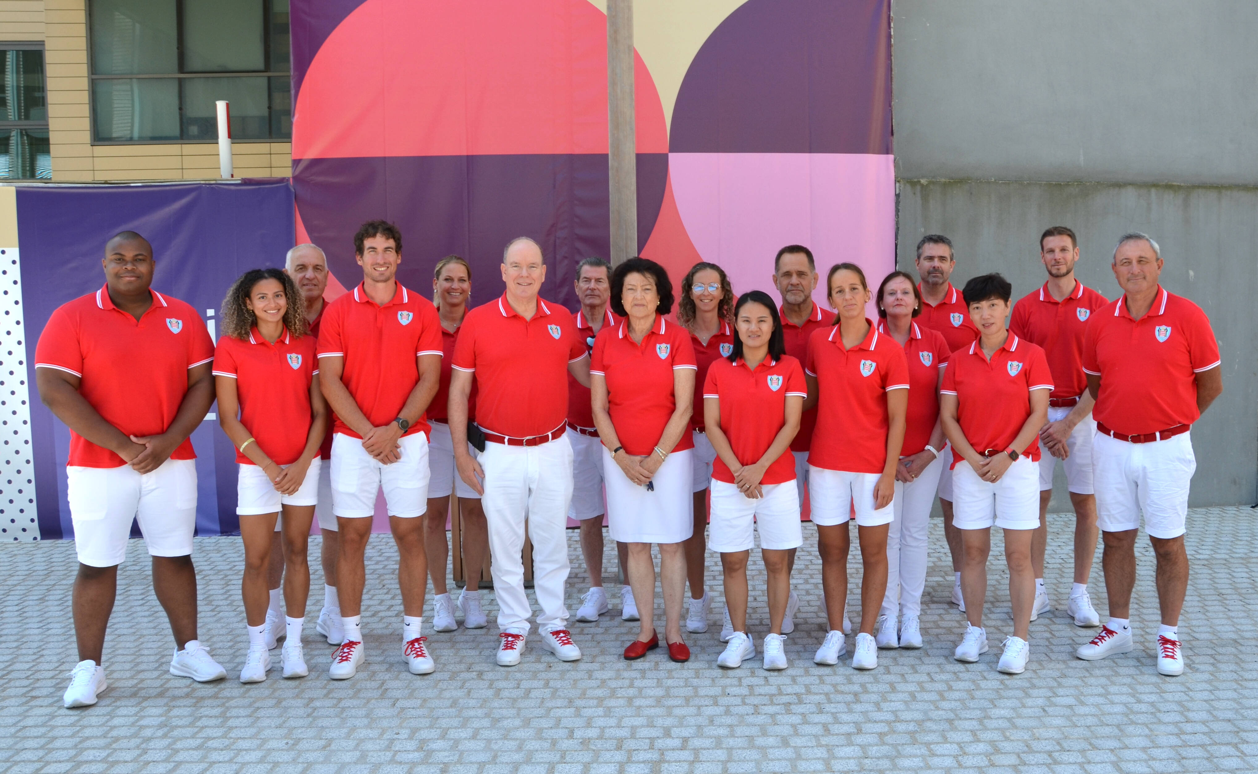 Le prince Albert II aux côtés de la délégation olympique de Monaco