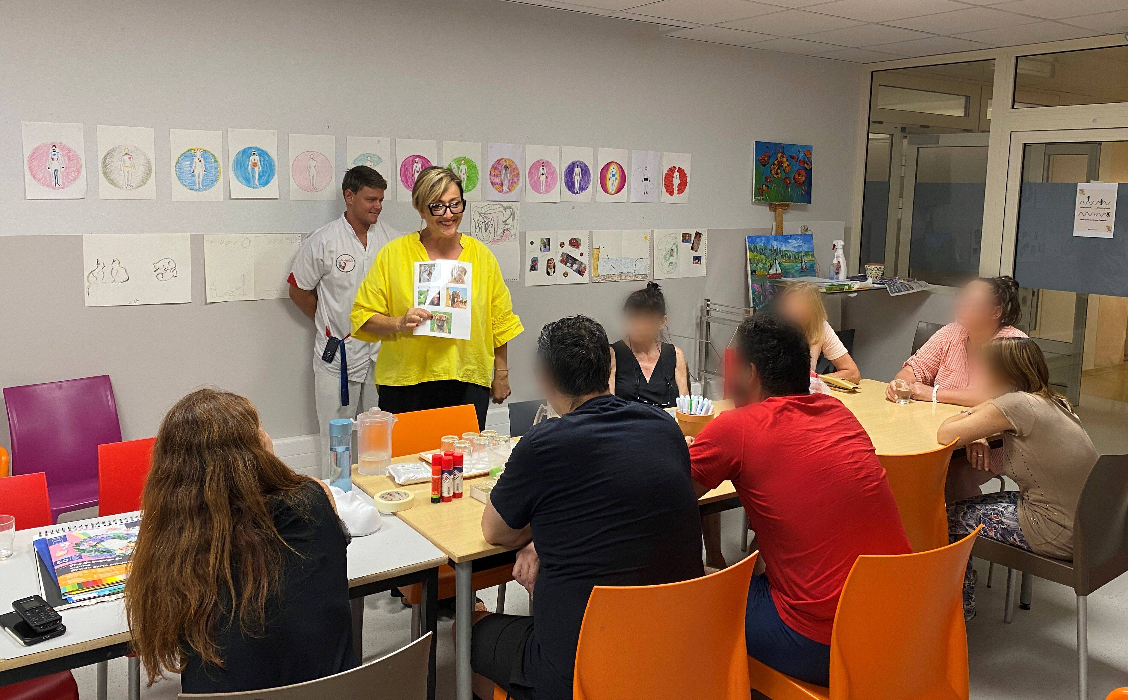 "Certains se transforment pendant l'atelier": comment l'art-thérapie aide les patients en psychiatrie à soigner leurs maux au CHPG de Monaco