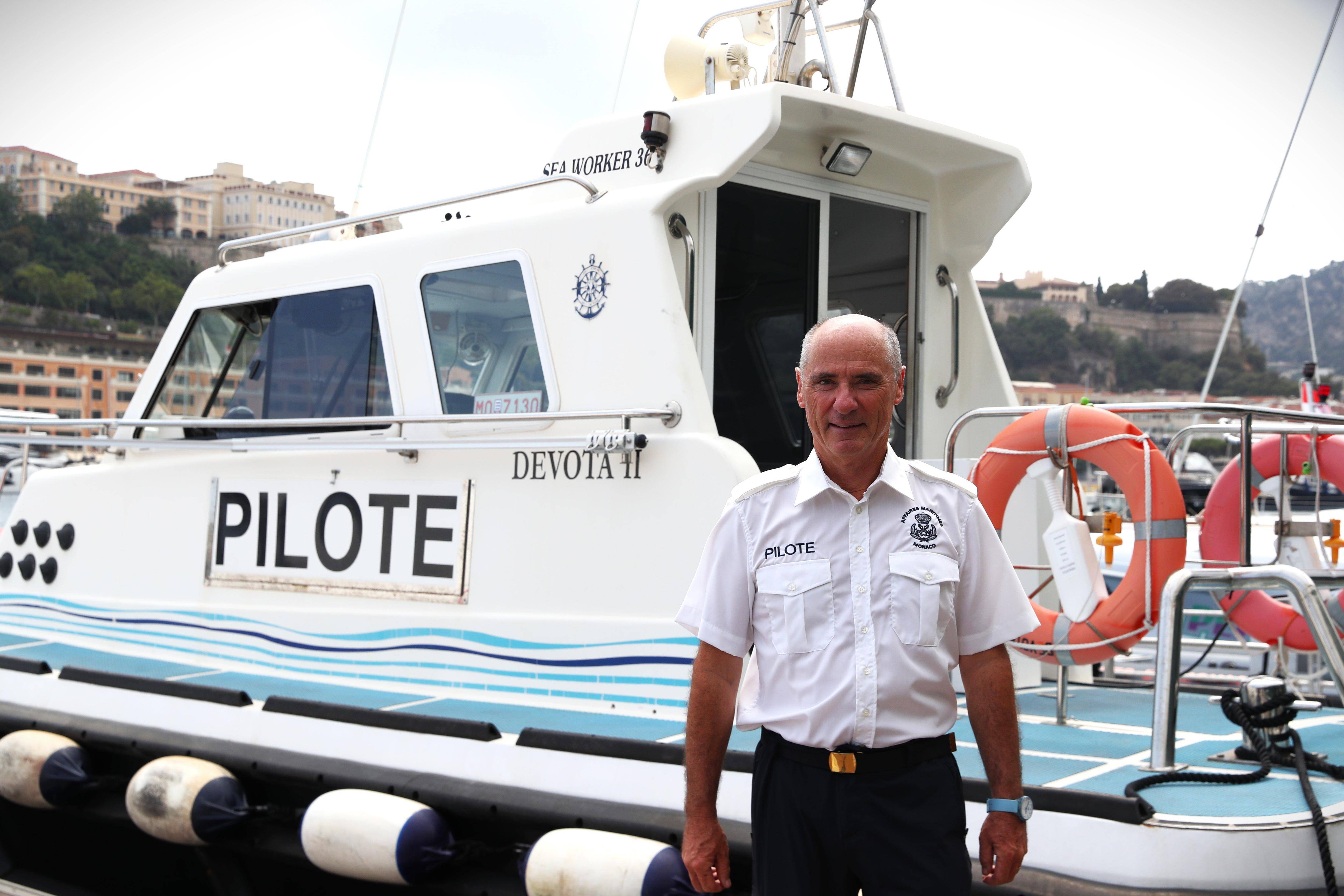 Ce pilote des Affaires maritimes raconte comment il amarre les plus gros bateaux du port Hercule de Monaco