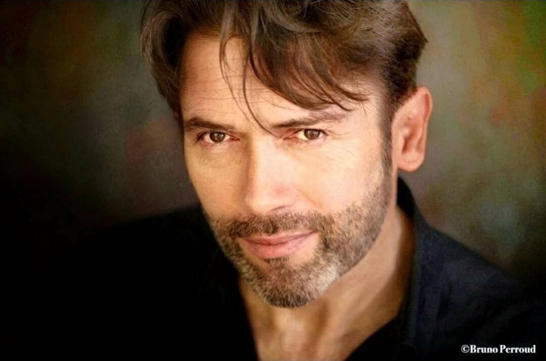 "Les Deux Frères, c'est ce qui me manque le plus": le comédien Emmanuel Guttierez nous raconte "son" Toulon