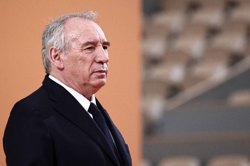 À une semaine du vote de confiance, le Premier ministre François Bayrou entame des consultations politiques