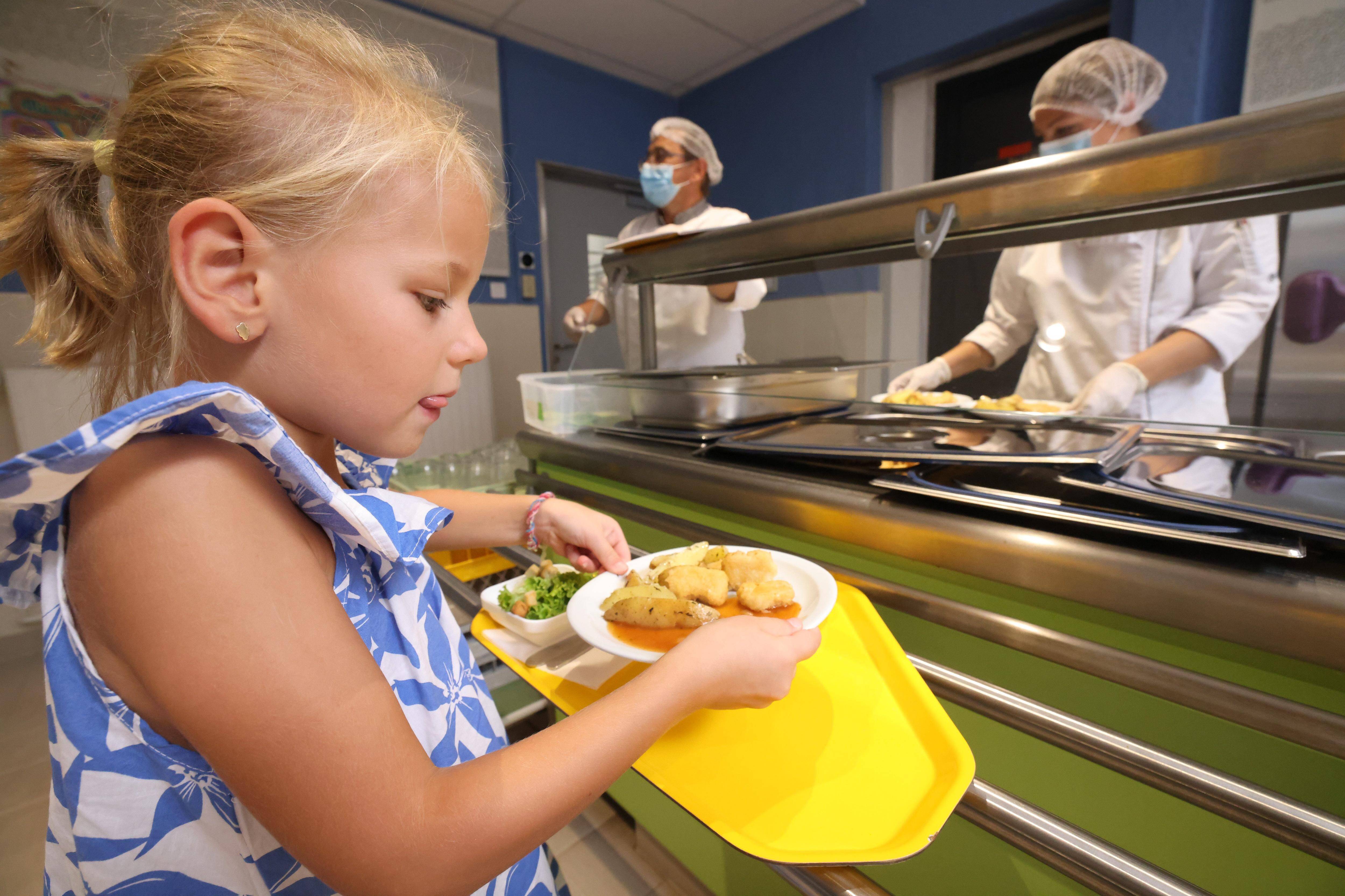 Grâce à l'agrandissement de ses cuisines, cette cantine scolaire de la Côte d'Azur dit adieu aux plats réchauffés