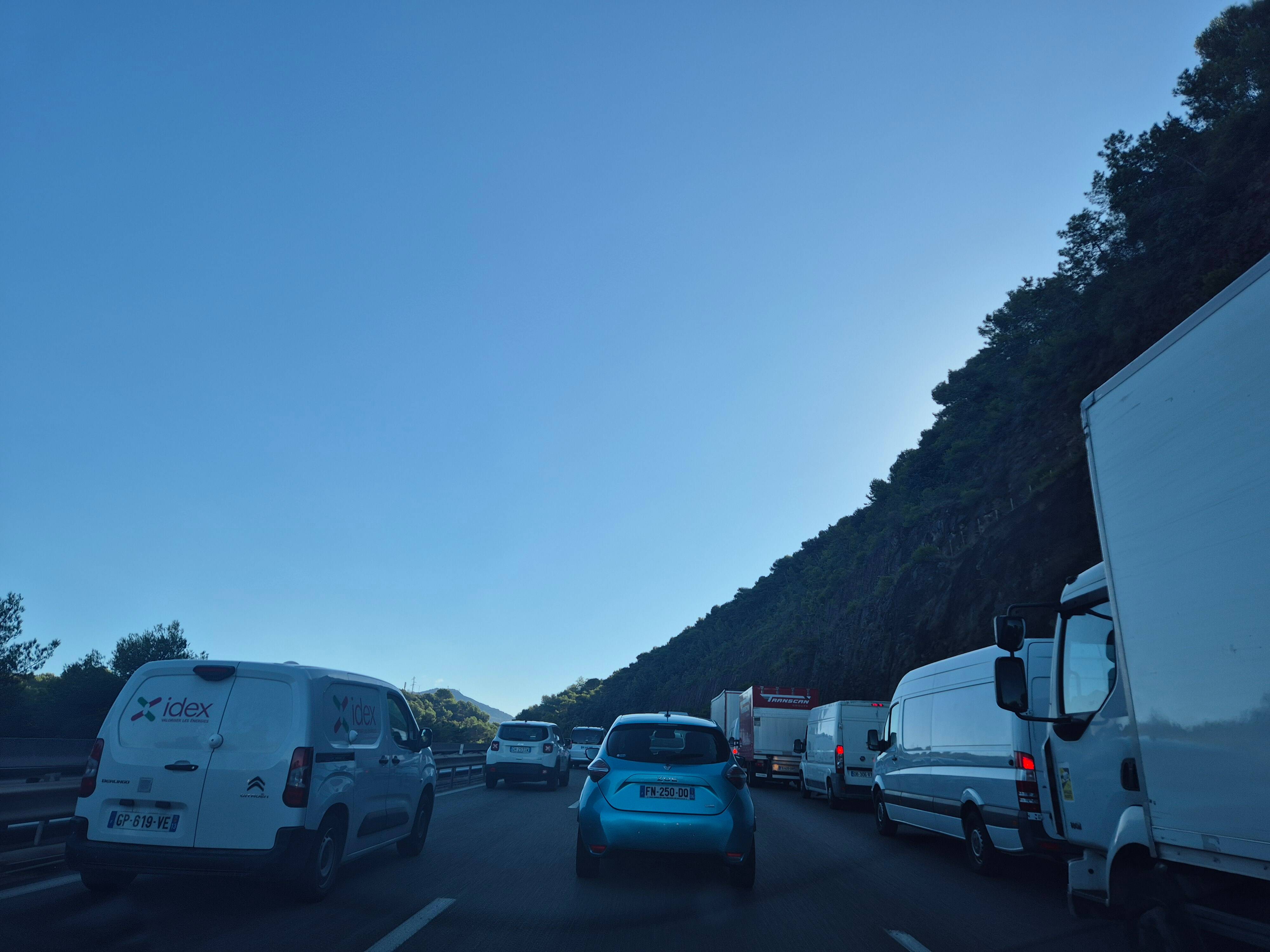 Galères récurrentes sur l'A8 aux portes de Monaco et trains à l'arrêt après 21h: le dossier de la mobilité plus que jamais prioritaire