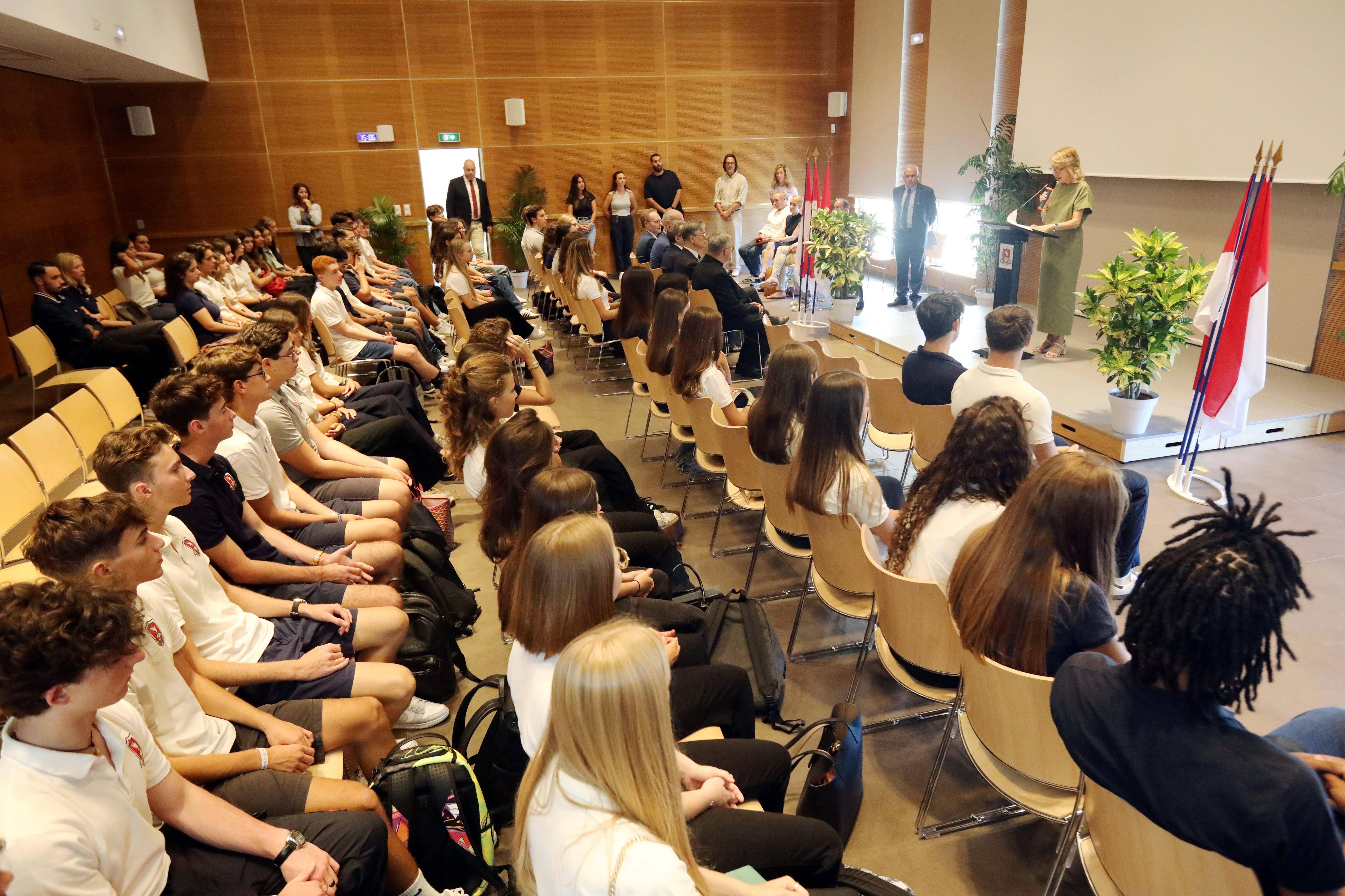 "Vous êtes à un tournant décisif de votre parcours": les élèves de Terminales ont fait leur rentrée au lycée FANB à Monaco