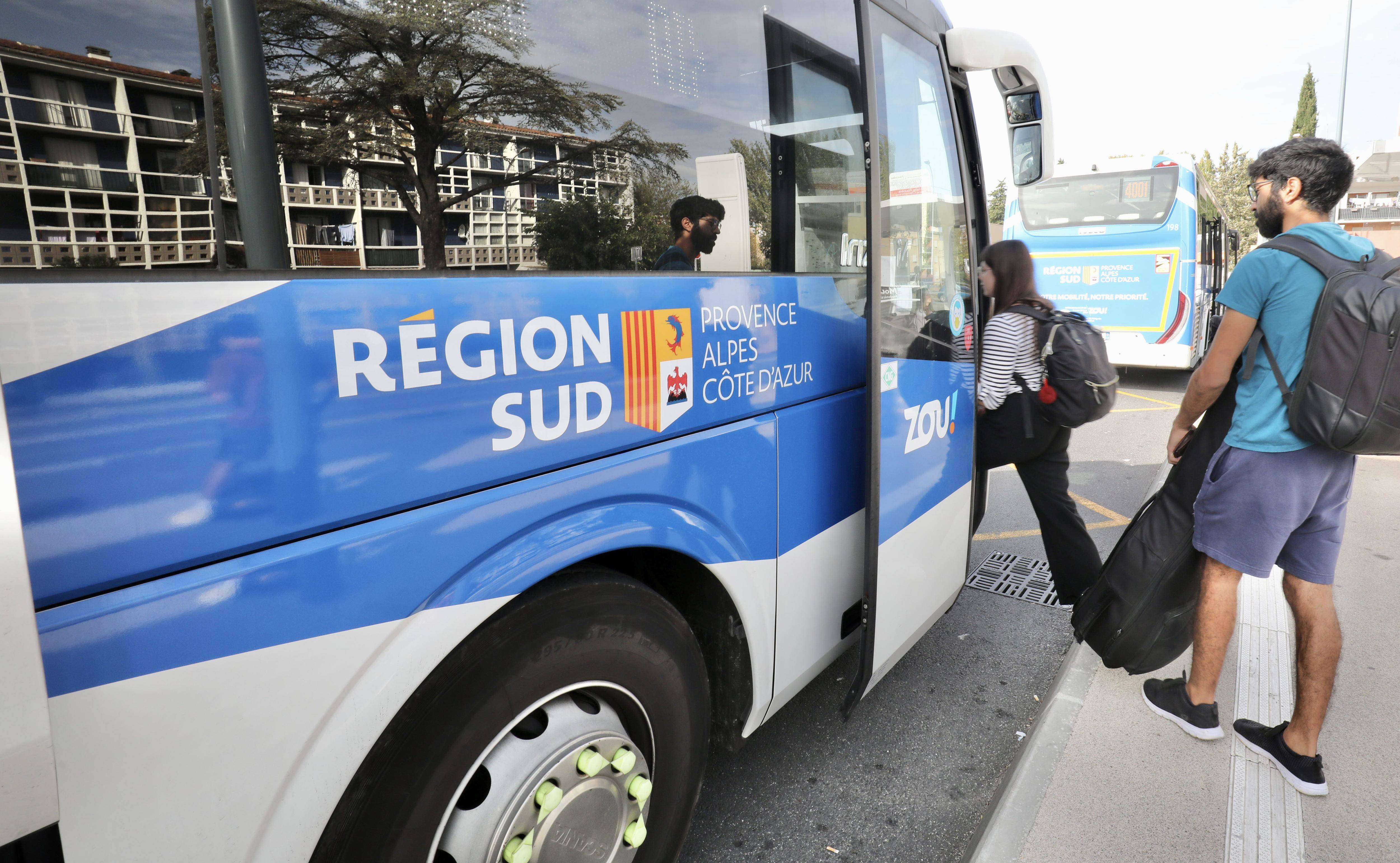 "Retards systématiques", "manque de place", "bus supprimé"... La galère des transports pour les élèves du Pays Fayence scolarisés à Fréjus et Saint-Raphaël