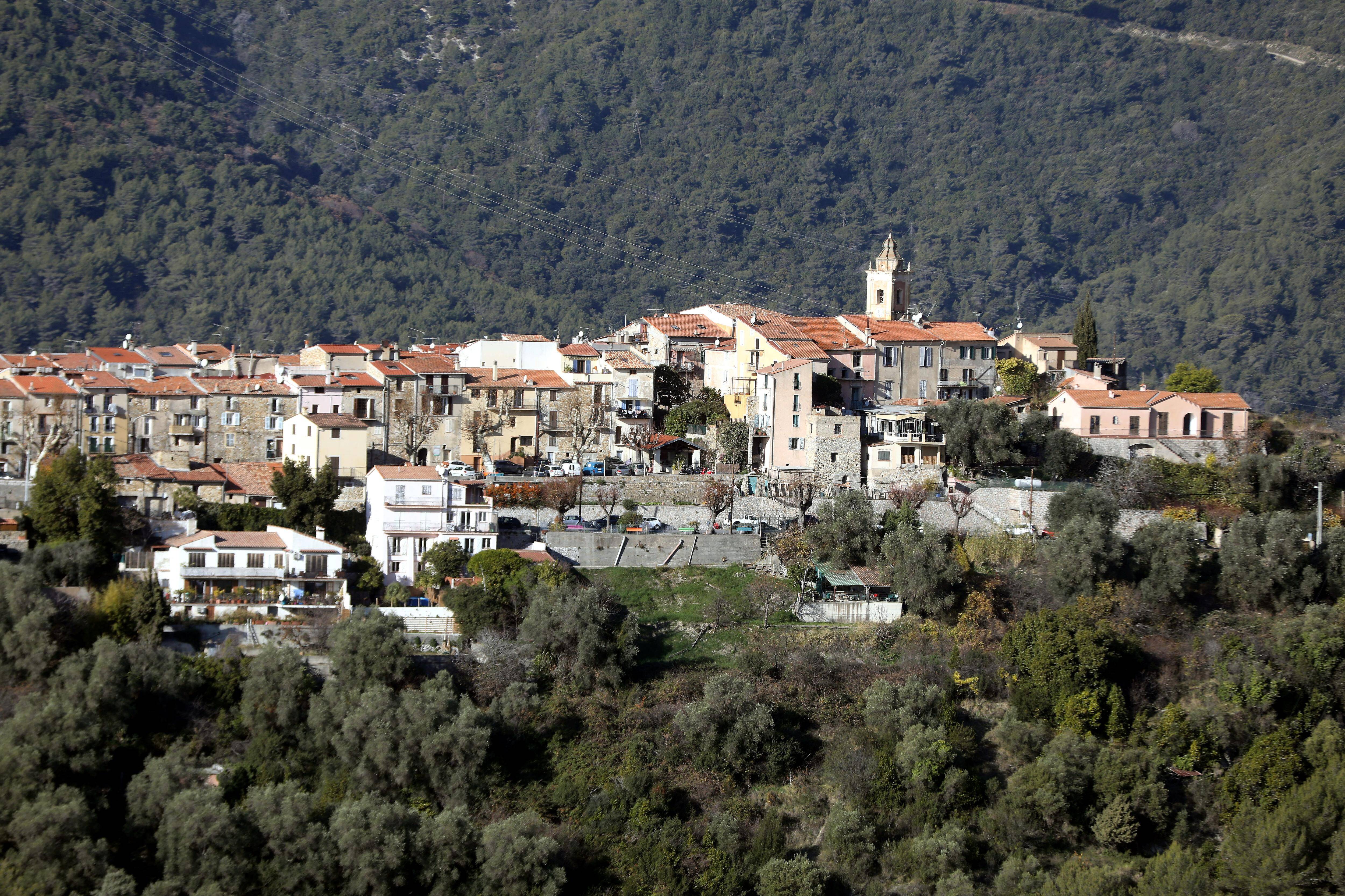 En dépit de son altitude ce village de la Côte d'Azur est une véritable fournaise en été, voici pourquoi